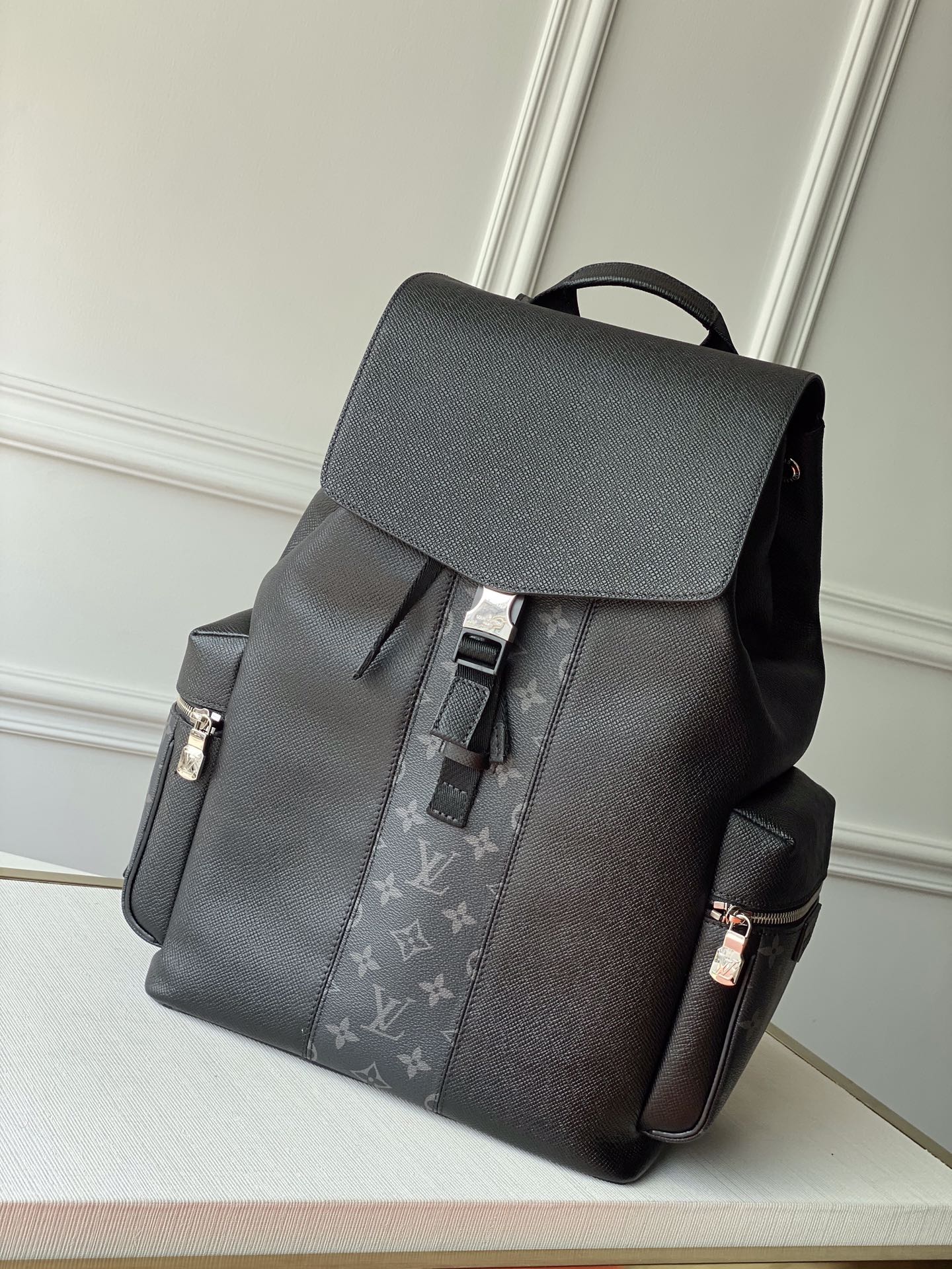 Louis Vuitton LV Outdoor 双肩包 M30417黑色