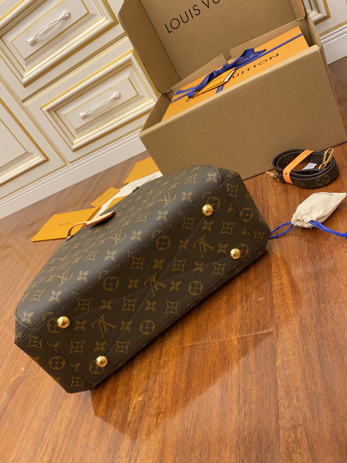 Louis Vuitton LV Montaigne MM 蒙田包 M41056