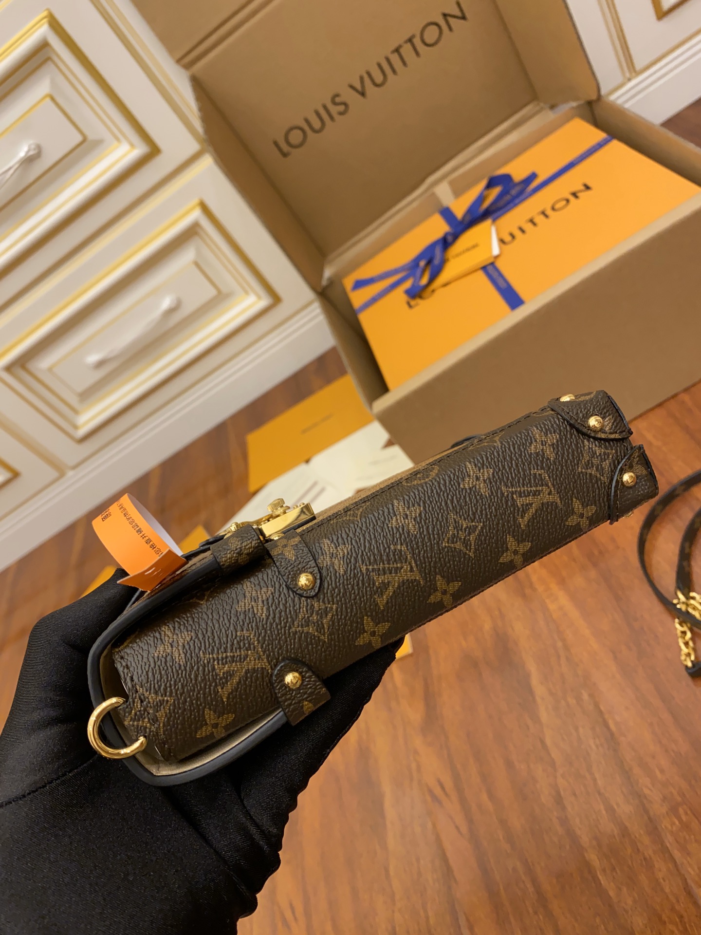 Louis Vuitton LV Vertical Trunk Pochette手机包 M67873