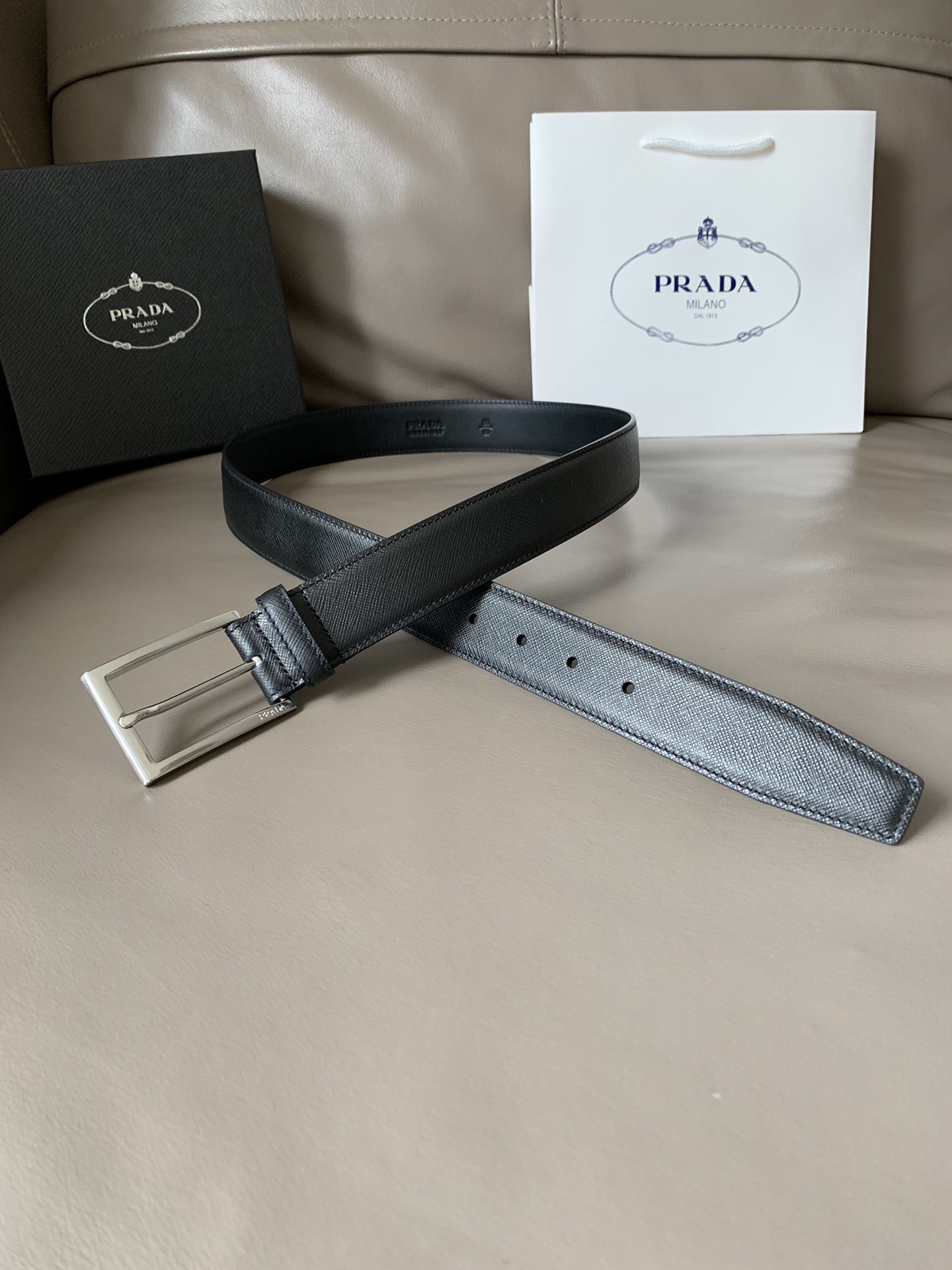 [Prada Belts]Prada counter with the same 3.4 cm wide Saffiano leather belt Pol