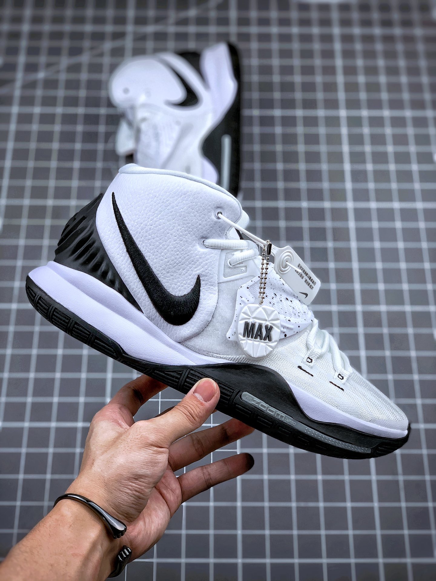 300 Nike Kyrie 6 经典黑白 奥利奥 欧文6代 灭世纯原登场