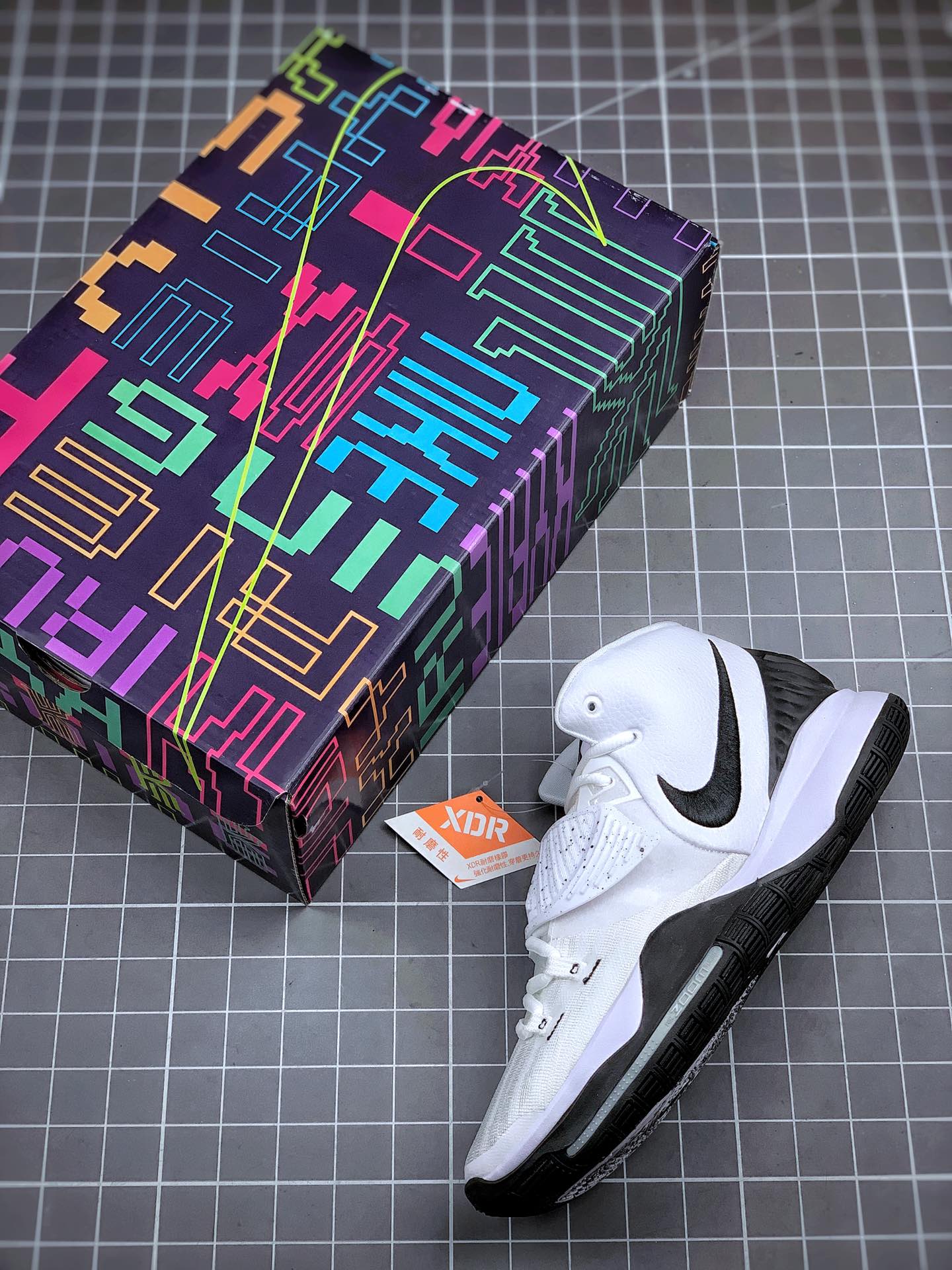 300 Nike Kyrie 6 经典黑白 奥利奥 欧文6代 灭世纯原登场