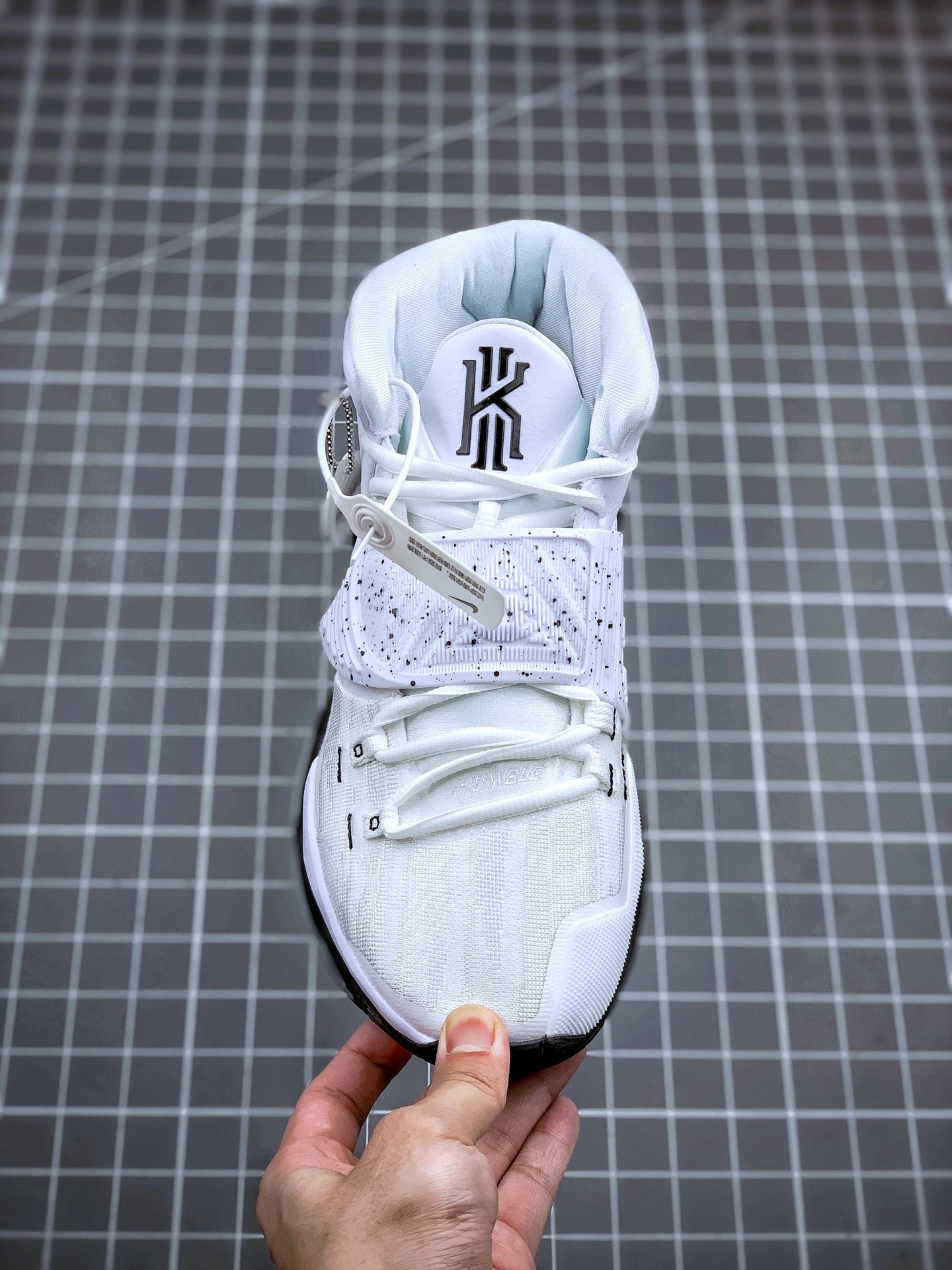 300 Nike Kyrie 6 经典黑白 奥利奥 欧文6代 灭世纯原登场