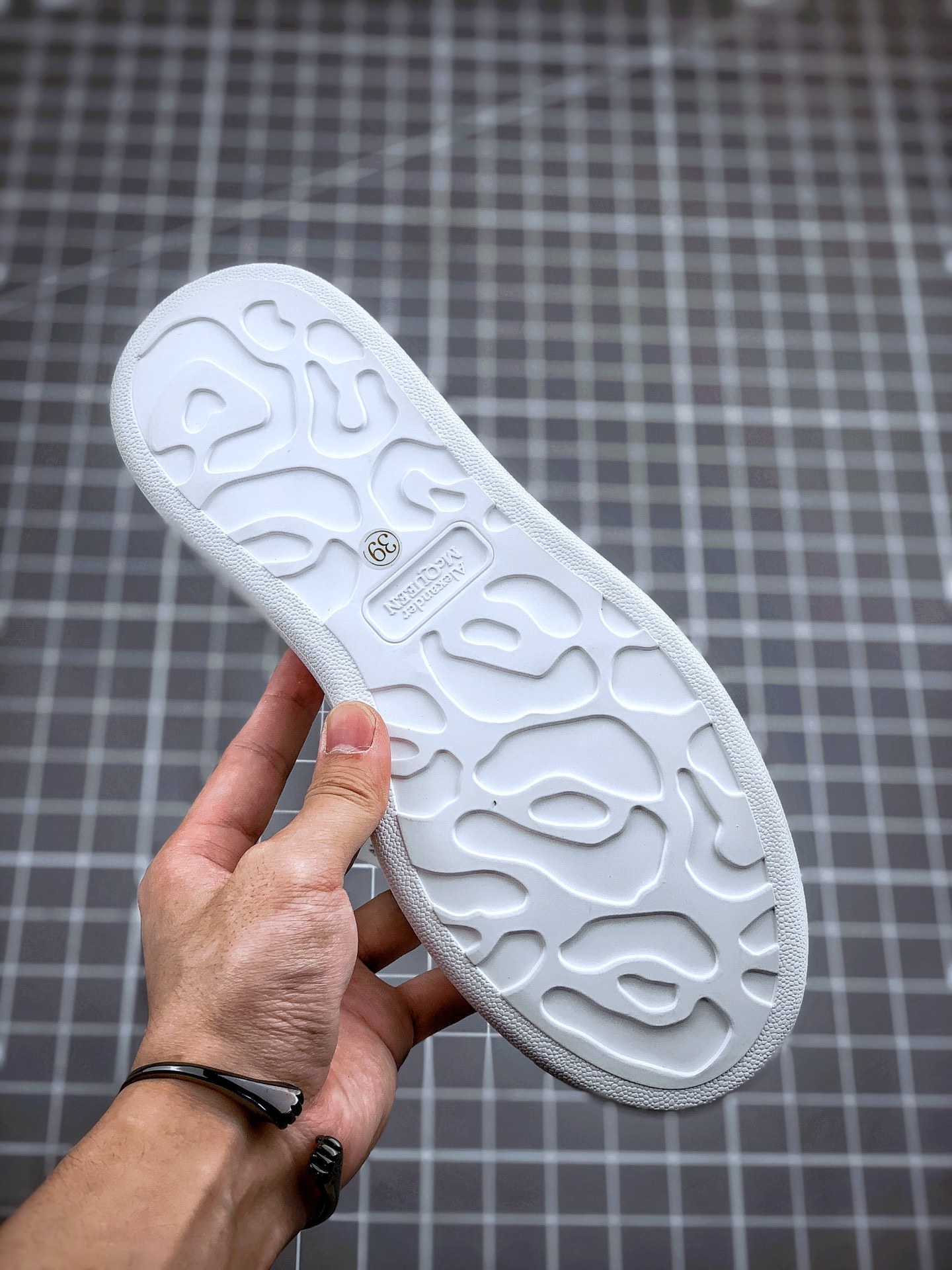 280 原装白盒顶级复刻版本 官网同步 Alexander McQueen麦昆反光尾-莆田鞋,莆田鞋货源,高仿鞋,高仿鞋货源,安福档口,莆田高仿鞋,莆田鞋批发,高仿鞋批发,莆田高仿运动鞋,高仿运动鞋,莆田运动鞋 280 原装白盒顶级复刻版本 官网同步 Alexander McQueen麦昆反光尾