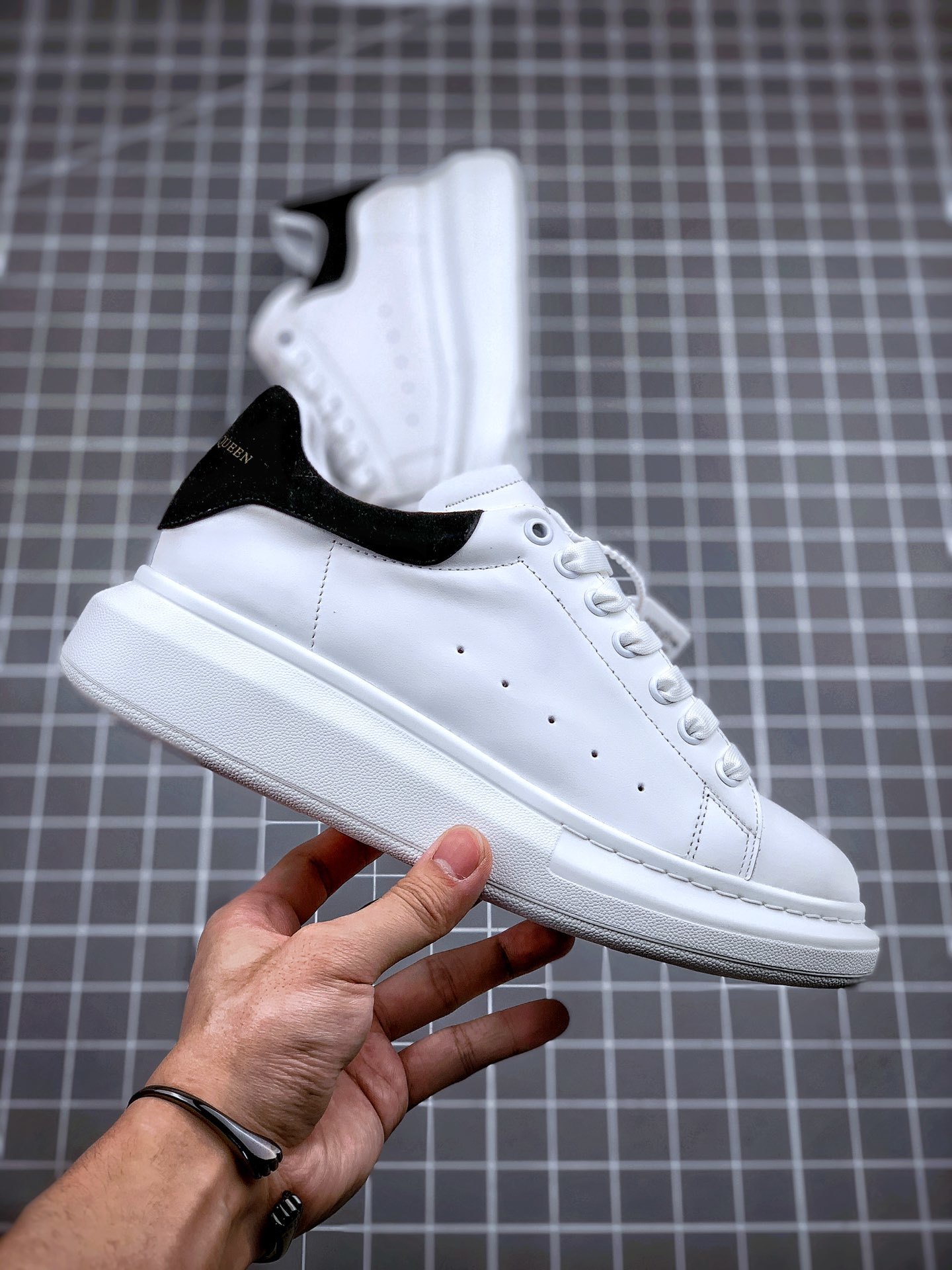 280 原装白盒顶级复刻版本 官网同步 Alexander McQueen麦昆 磨砂黑尾-莆田鞋,莆田鞋货源,高仿鞋,高仿鞋货源,安福档口,莆田高仿鞋,莆田鞋批发,高仿鞋批发,莆田高仿运动鞋,高仿运动鞋,莆田运动鞋 280 原装白盒顶级复刻版本 官网同步 Alexander McQueen麦昆 磨砂黑尾