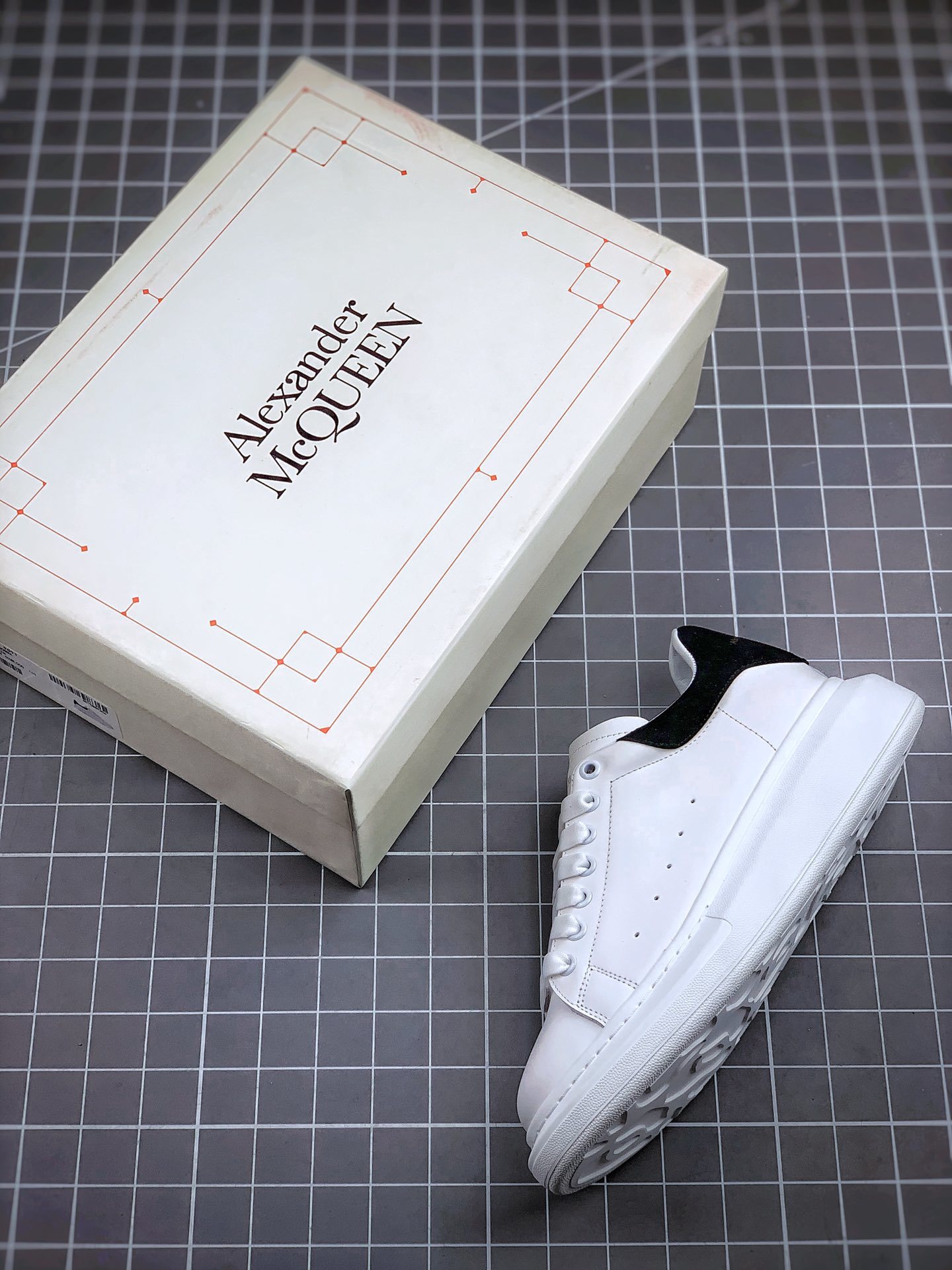 280 原装白盒顶级复刻版本 官网同步 Alexander McQueen麦昆 磨砂黑尾-莆田鞋,莆田鞋货源,高仿鞋,高仿鞋货源,安福档口,莆田高仿鞋,莆田鞋批发,高仿鞋批发,莆田高仿运动鞋,高仿运动鞋,莆田运动鞋 280 原装白盒顶级复刻版本 官网同步 Alexander McQueen麦昆 磨砂黑尾