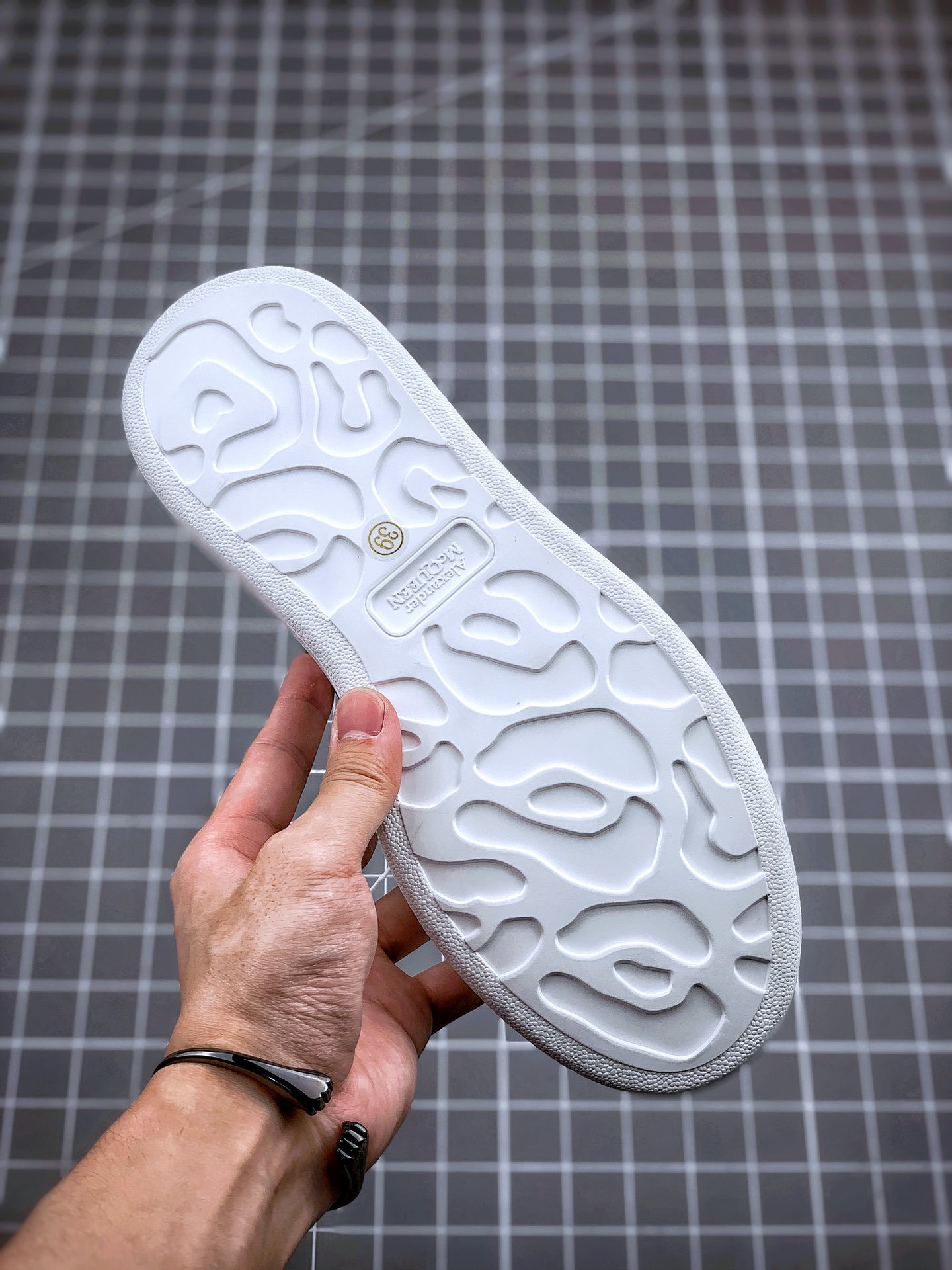 280 原装白盒顶级复刻版本 官网同步 Alexander McQueen麦昆 磨砂黑尾-莆田鞋,莆田鞋货源,高仿鞋,高仿鞋货源,安福档口,莆田高仿鞋,莆田鞋批发,高仿鞋批发,莆田高仿运动鞋,高仿运动鞋,莆田运动鞋 280 原装白盒顶级复刻版本 官网同步 Alexander McQueen麦昆 磨砂黑尾