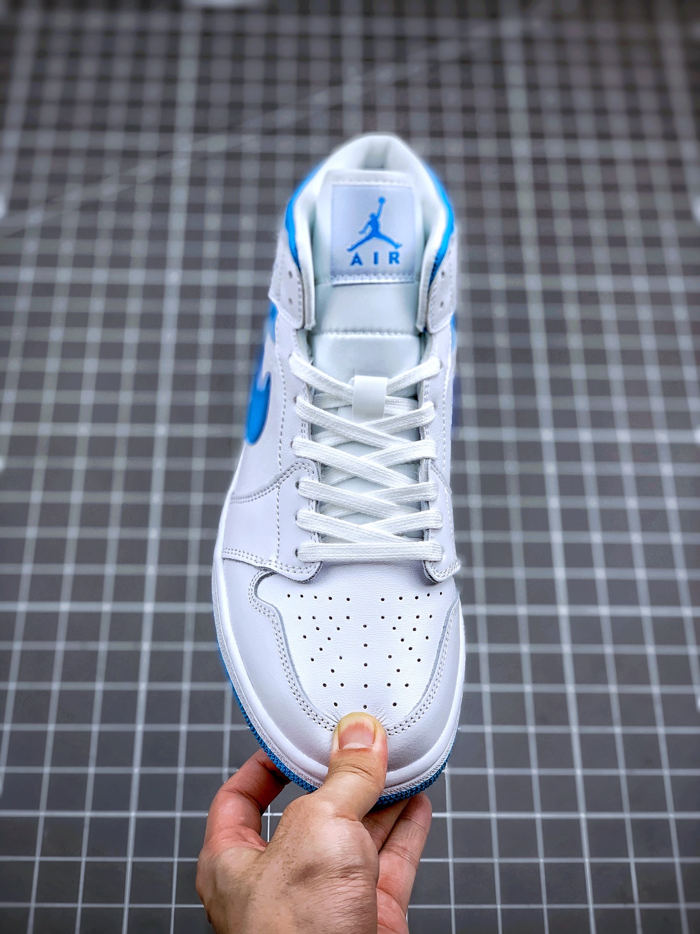 260 原装渠道   Air Jordan 1 Mid 风暴白兰 中帮系列