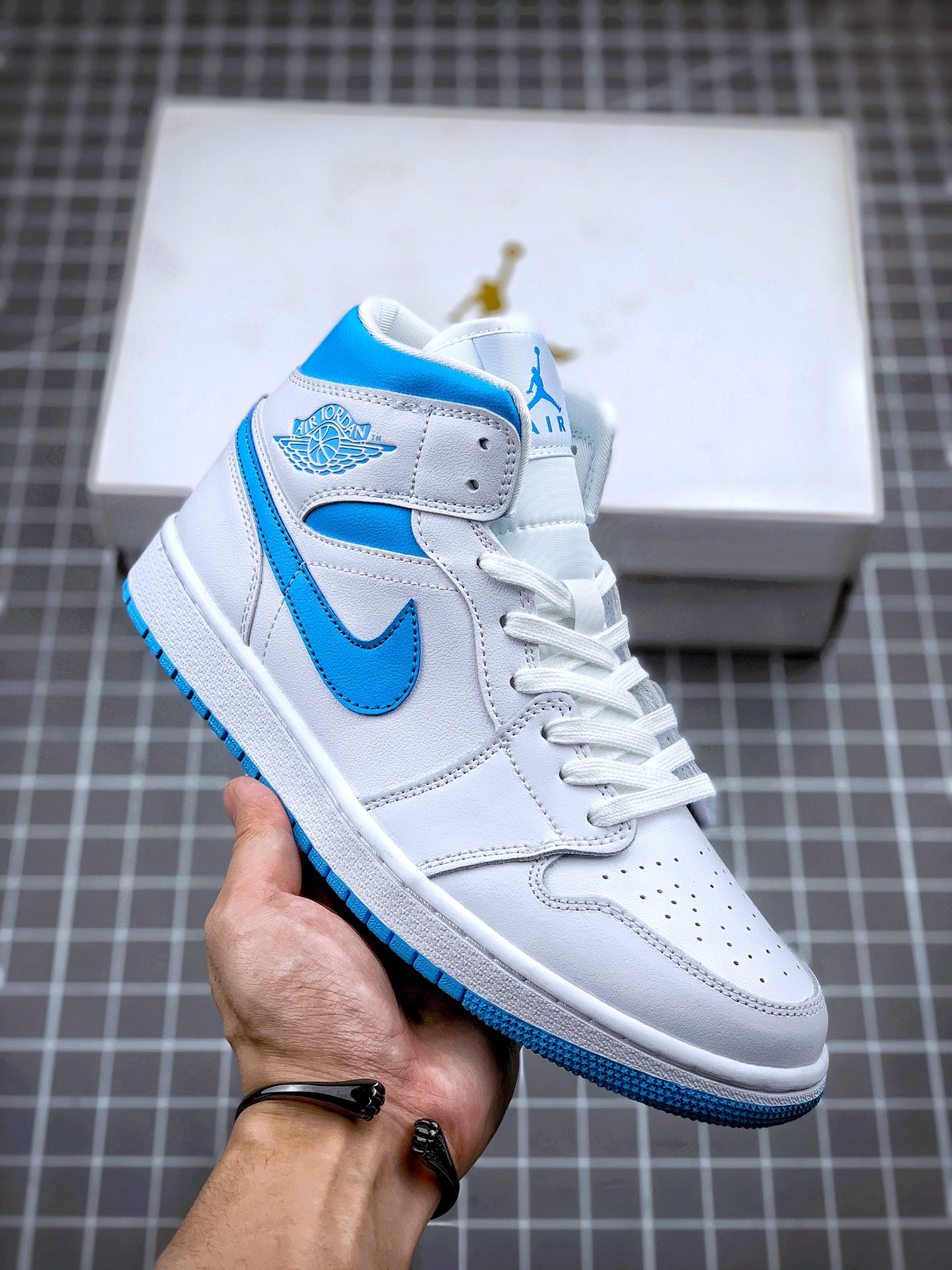 260 原装渠道   Air Jordan 1 Mid 风暴白兰 中帮系列