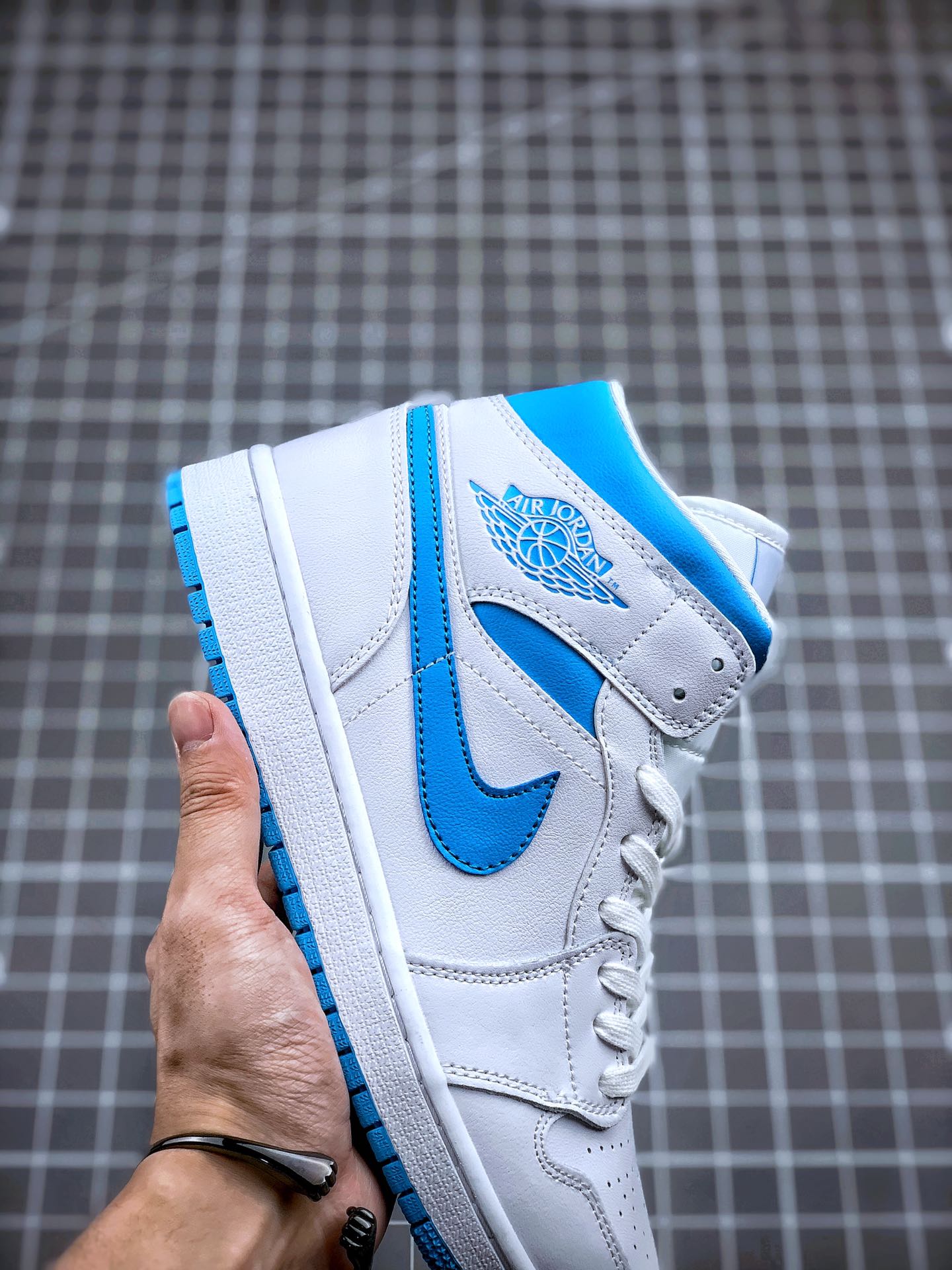 260 原装渠道   Air Jordan 1 Mid 风暴白兰 中帮系列