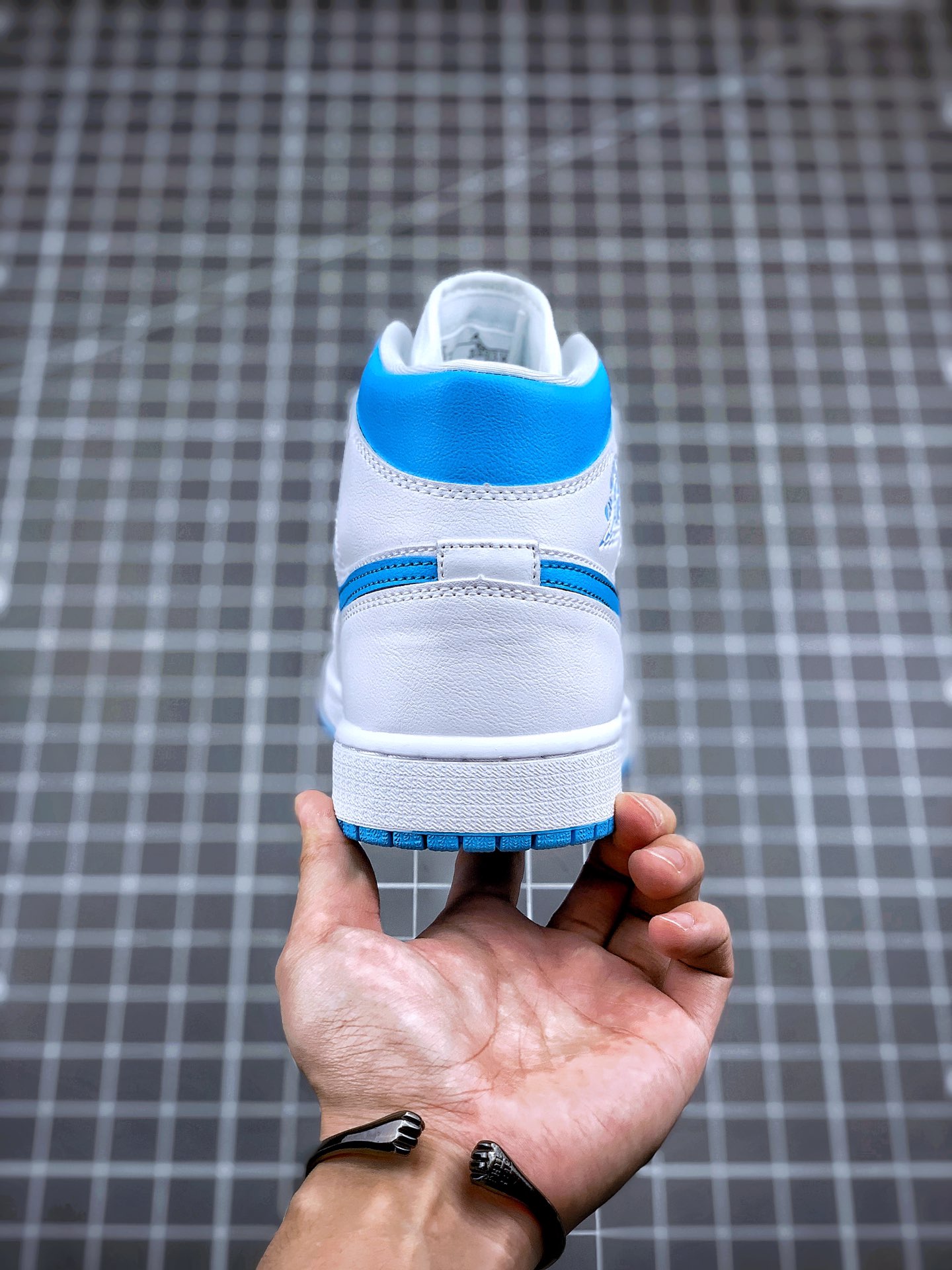 260 原装渠道   Air Jordan 1 Mid 风暴白兰 中帮系列