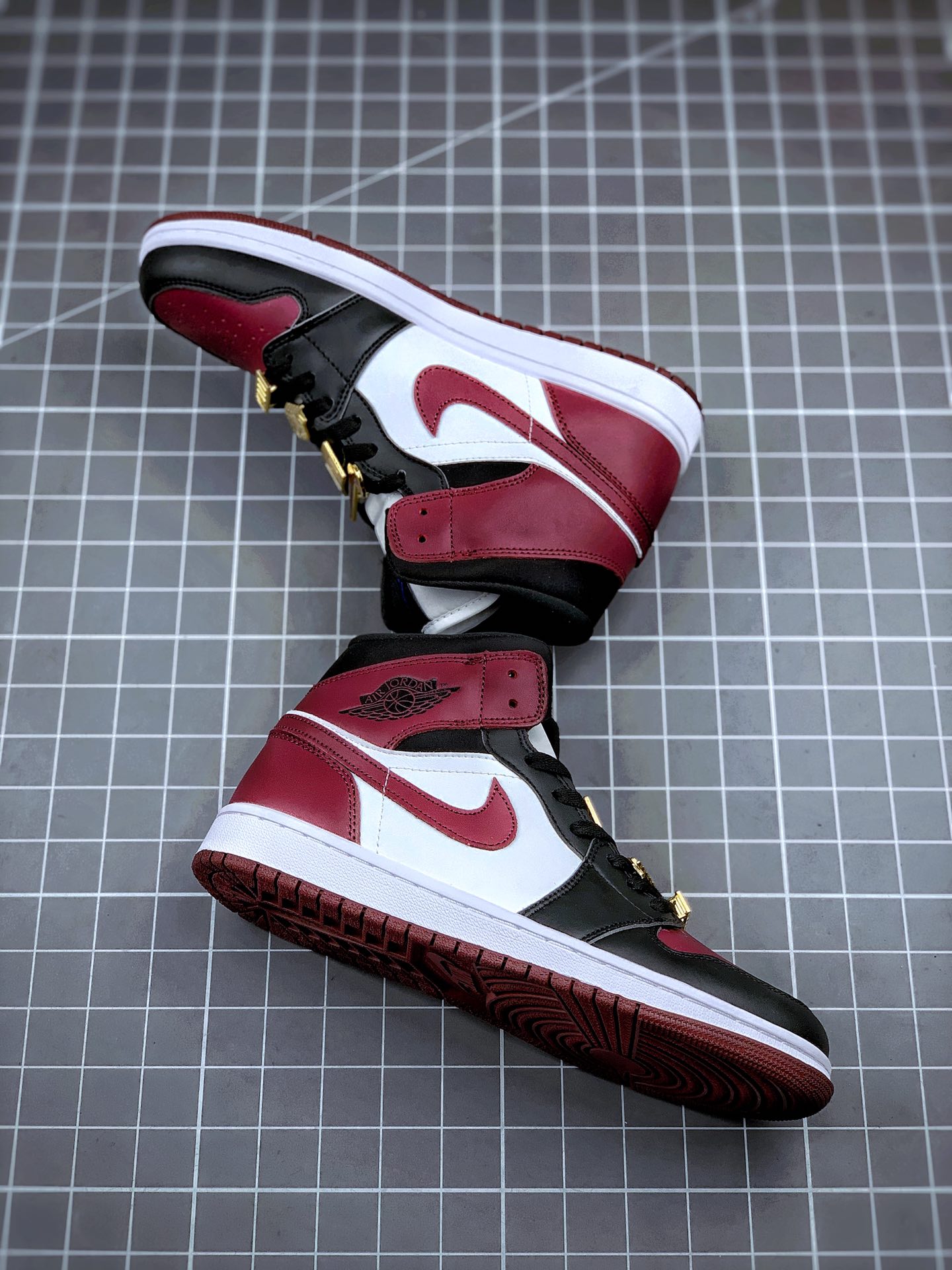 280 Air Jordan 1 Mid 1985酒红