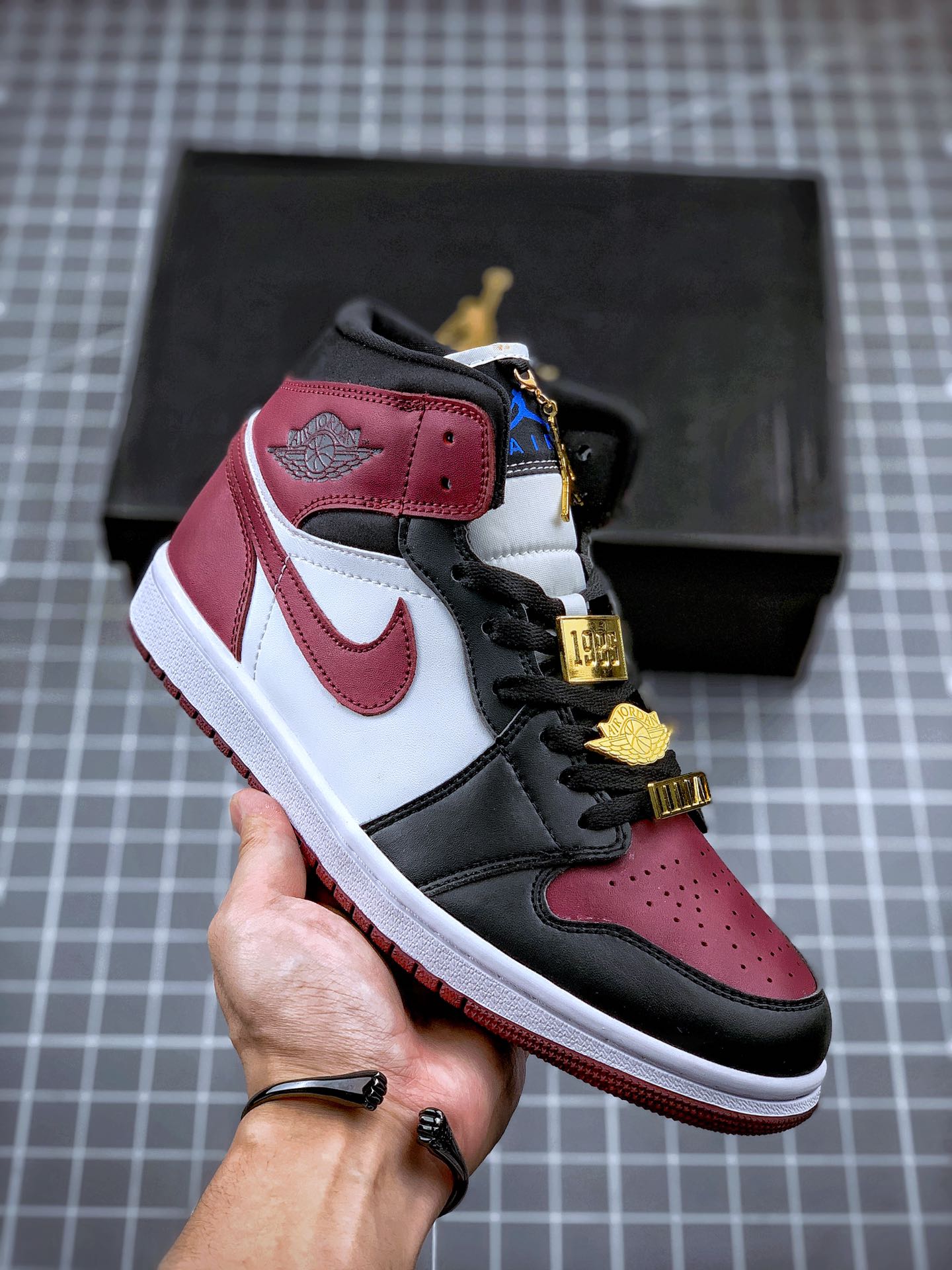 280 Air Jordan 1 Mid 1985酒红