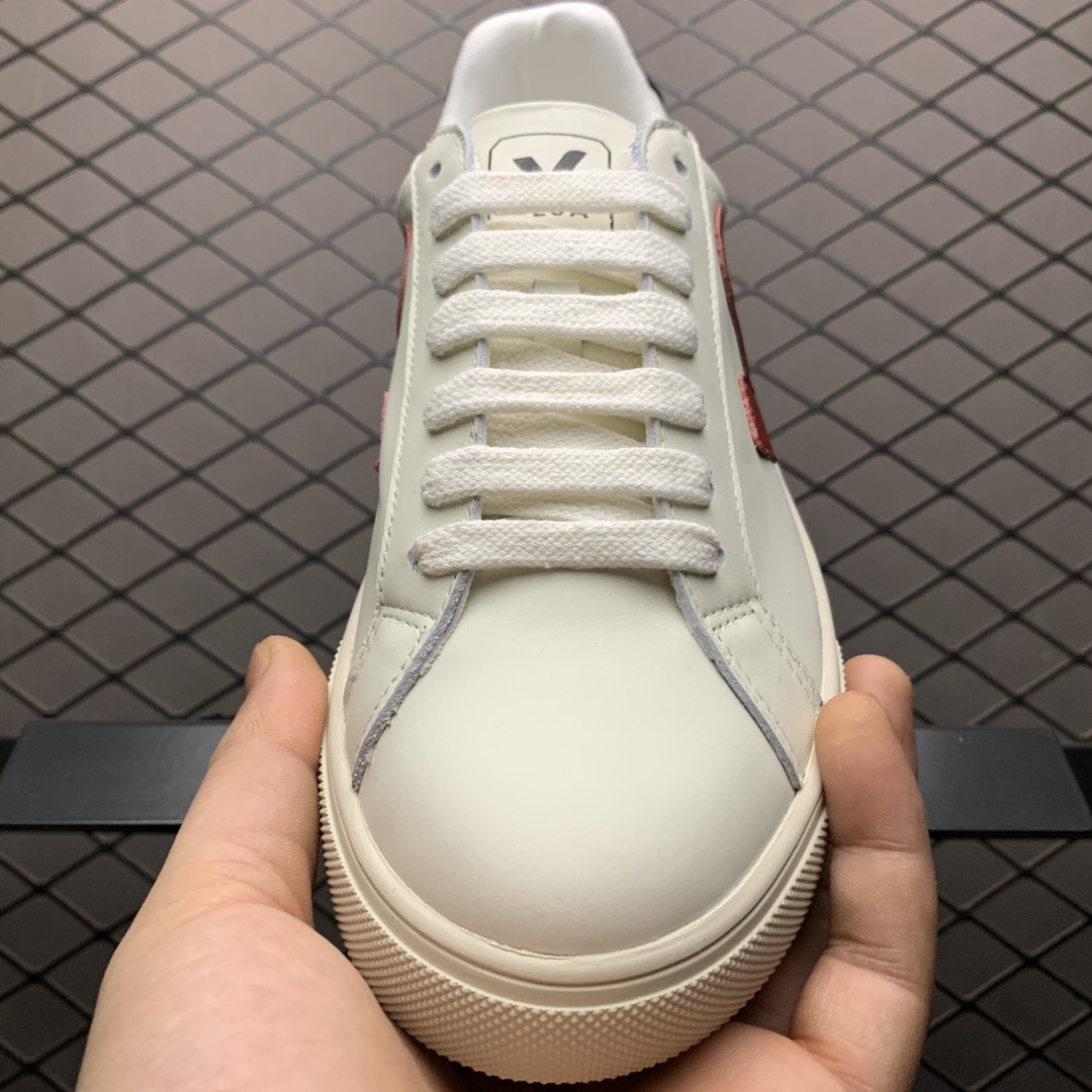 230 INS爆款 街拍频繁上镜 Veja Leather Extra Sneakers 法国国民V字经典小白板鞋 春季入夏简约百搭款 全头层进口牛皮-莆田鞋,莆田鞋货源,高仿鞋,高仿鞋货源,安福档口,莆田高仿鞋,莆田鞋批发,高仿鞋批发,莆田高仿运动鞋,高仿运动鞋,莆田运动鞋 230 INS爆款 街拍频繁上镜 Veja Leather Extra Sneakers 法国国民V字经典小白板鞋 春季入夏简约百搭款 全头层进口牛皮
