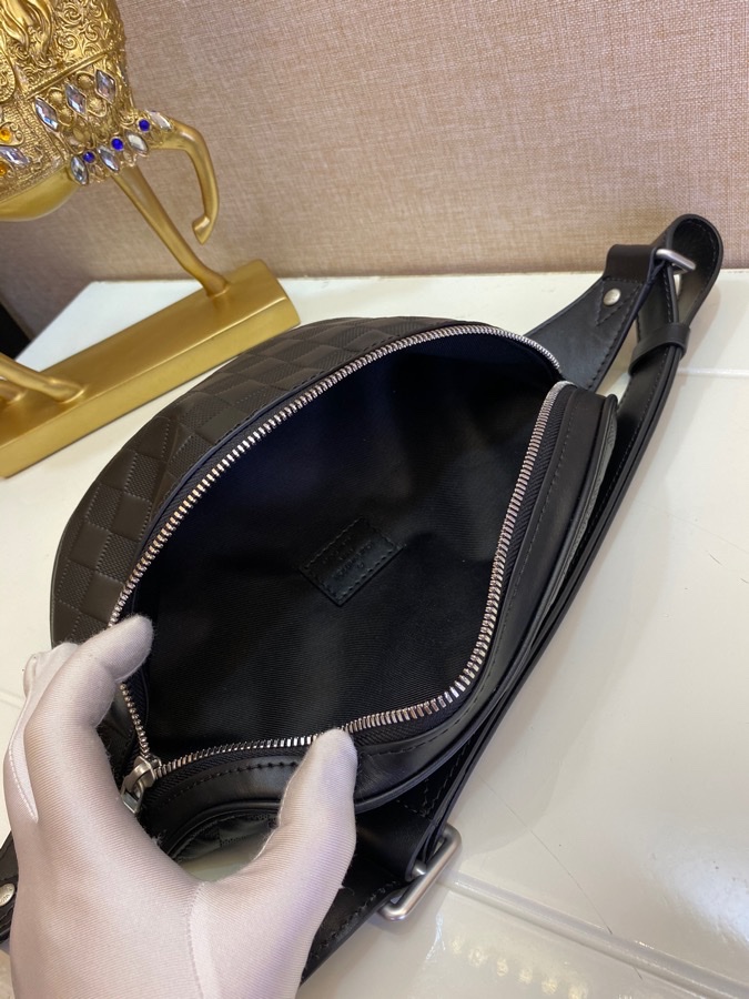 Louis Vuitton Dopp Kit Black casual