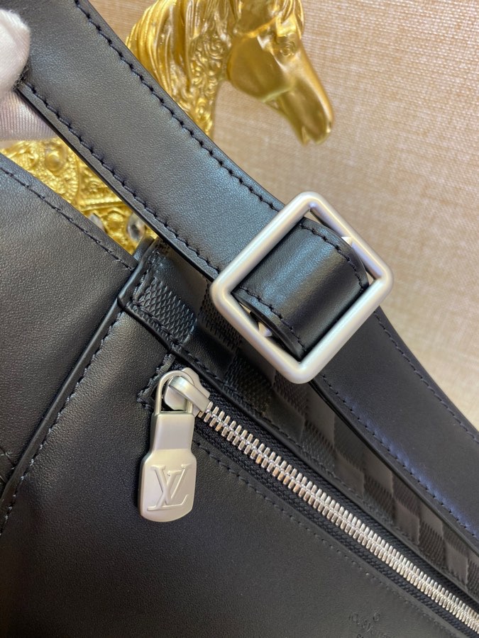 Louis Vuitton Dopp Kit Black casual
