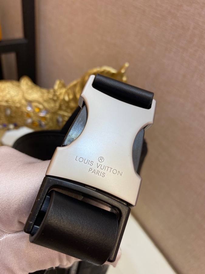 Louis Vuitton Dopp Kit Black casual