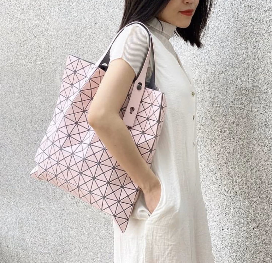 BAO BAO ISSEY MIYAKE 新品PRISM FROST 满满的春日色彩，柔和细腻的