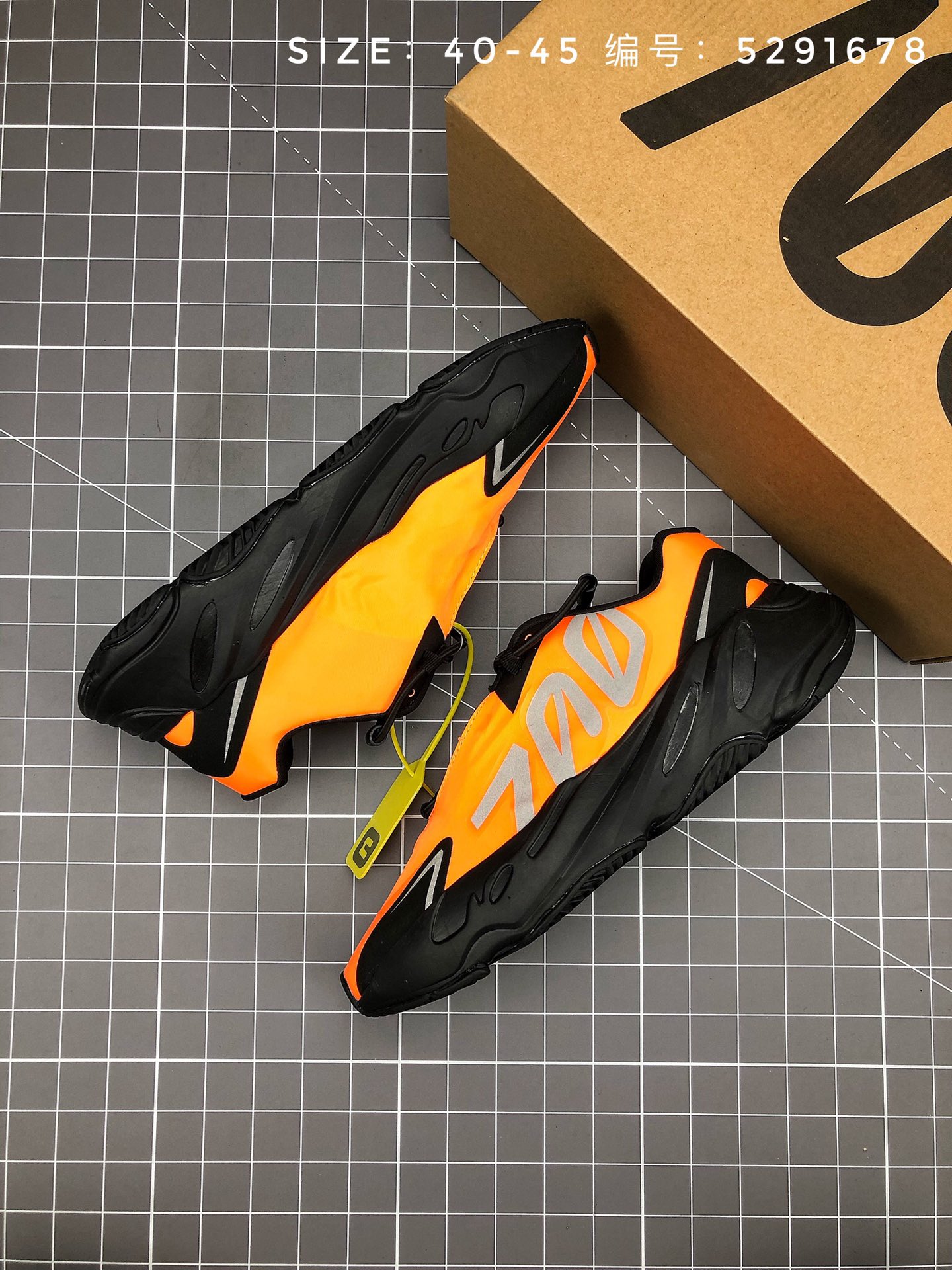 155 阿迪达斯Adidas Yeezy 700 MNVN 侃爷上脚同款 炫目夜光效果 缓震Boost爆米花机能跑鞋