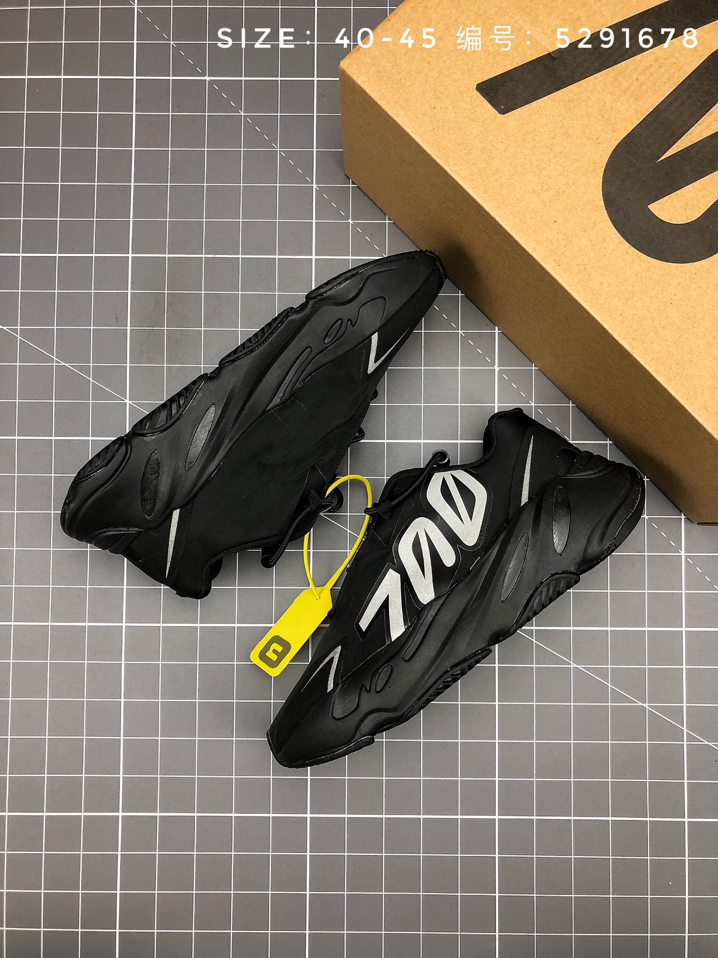 155  阿迪达斯Adidas Yeezy 700 MNVN 侃爷上脚同款 炫目夜光效果 缓震Boost爆米花机能跑鞋