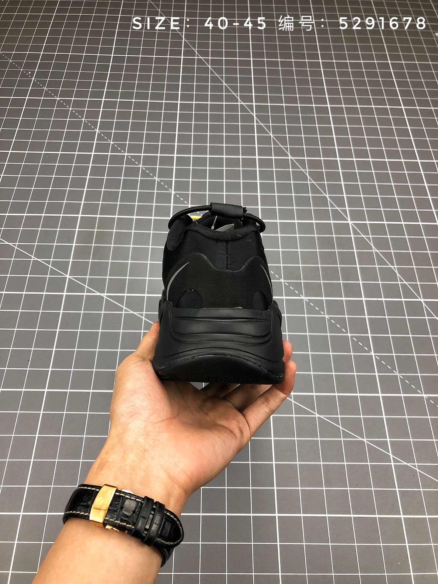 155  阿迪达斯Adidas Yeezy 700 MNVN 侃爷上脚同款 炫目夜光效果 缓震Boost爆米花机能跑鞋