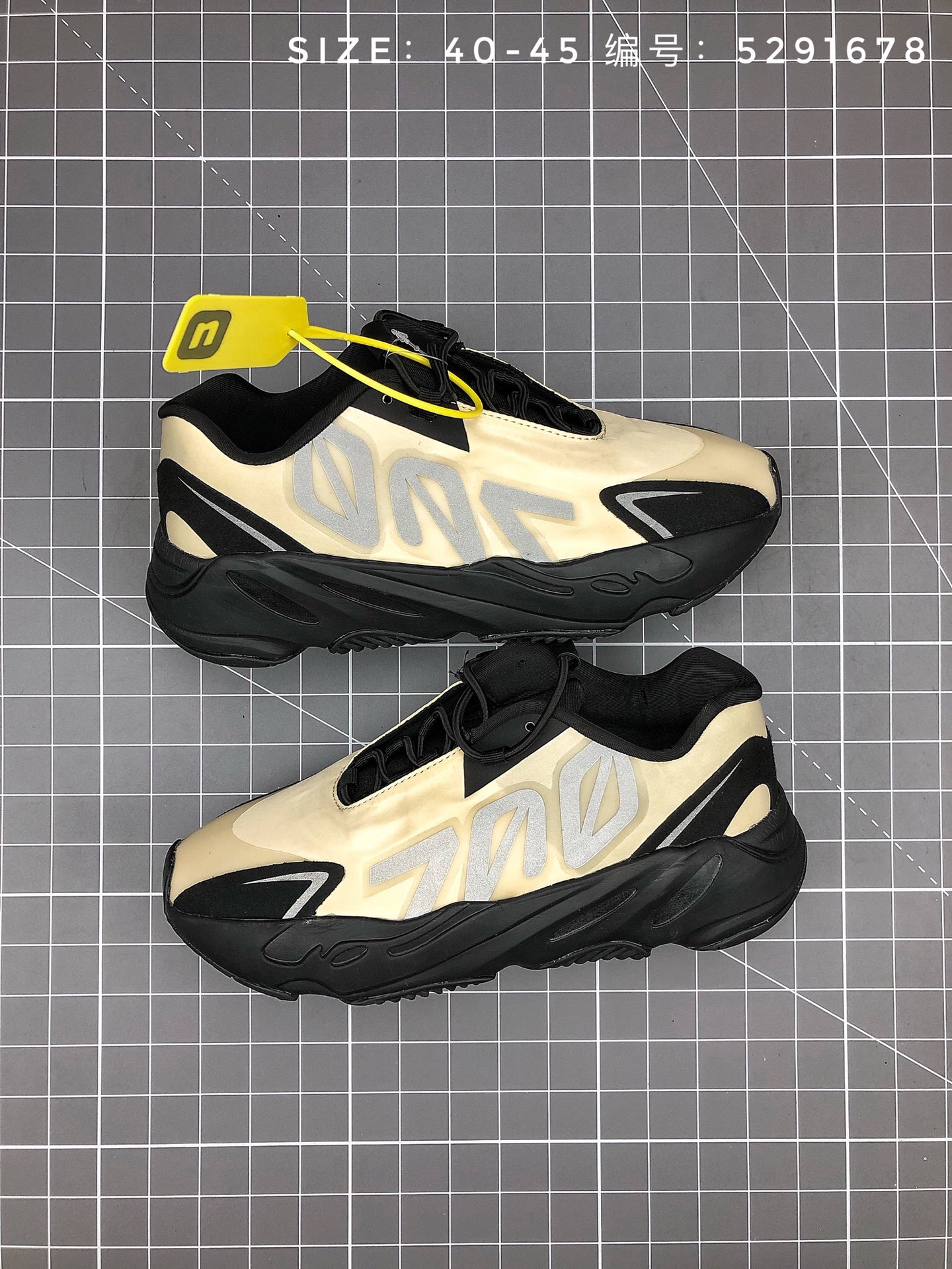 155  阿迪达斯Adidas Yeezy 700 MNVN 侃爷上脚同款 炫目夜光效果 缓震Boost爆米花机能跑鞋