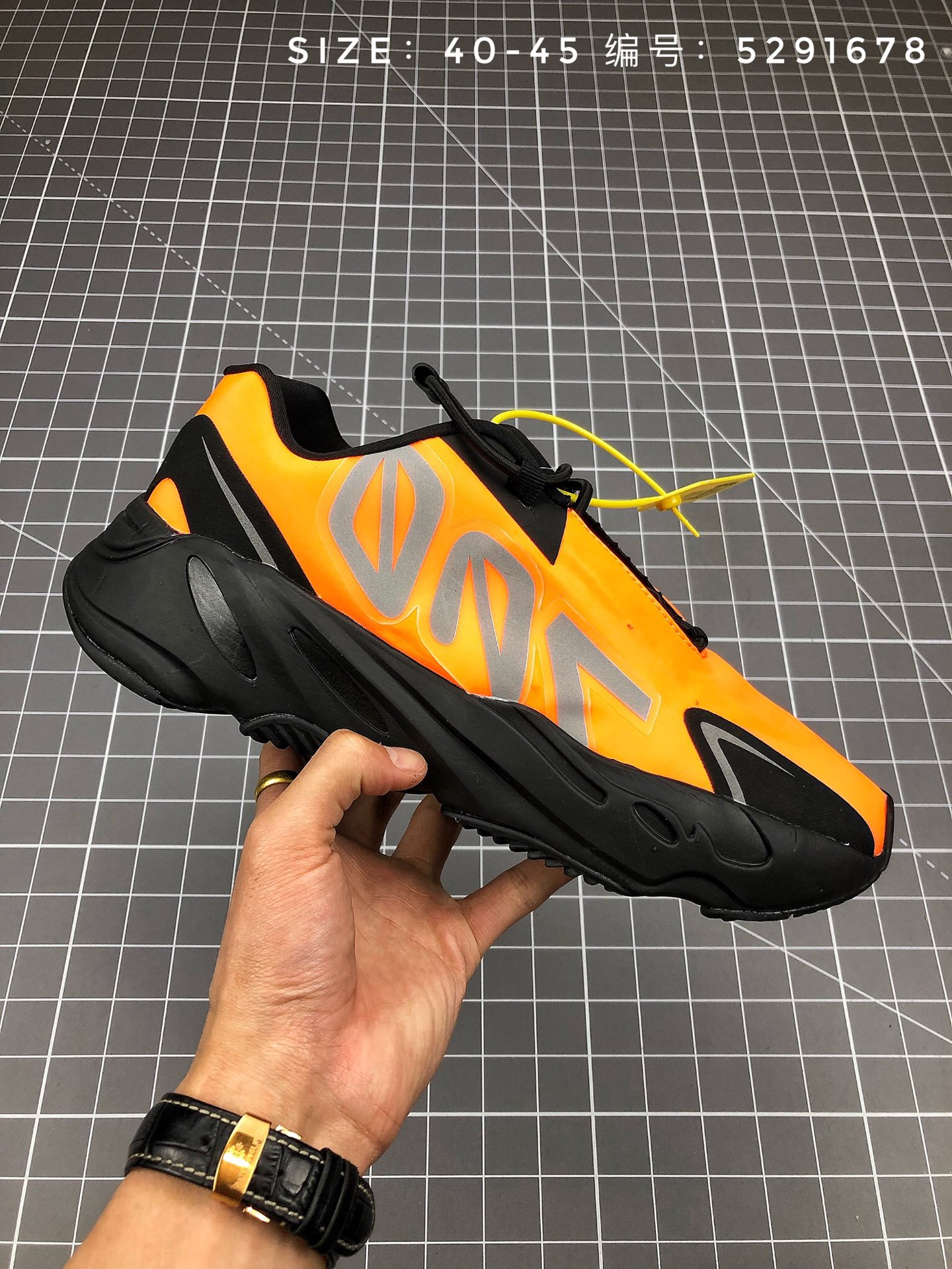 合图 155 阿迪达斯Adidas Yeezy 700 MNVN 侃爷上脚同款 炫目夜光效果 缓震Boost爆米花机能跑鞋