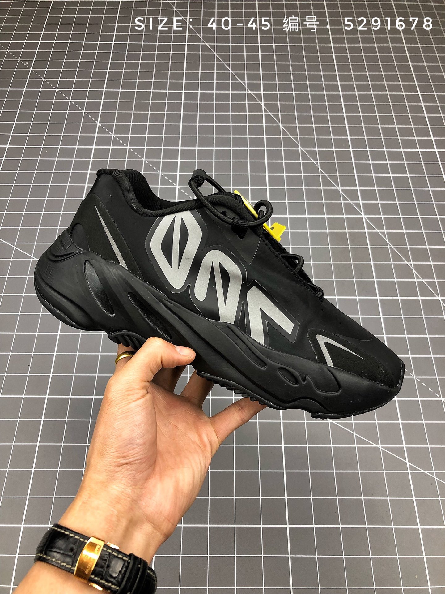 合图 155 阿迪达斯Adidas Yeezy 700 MNVN 侃爷上脚同款 炫目夜光效果 缓震Boost爆米花机能跑鞋