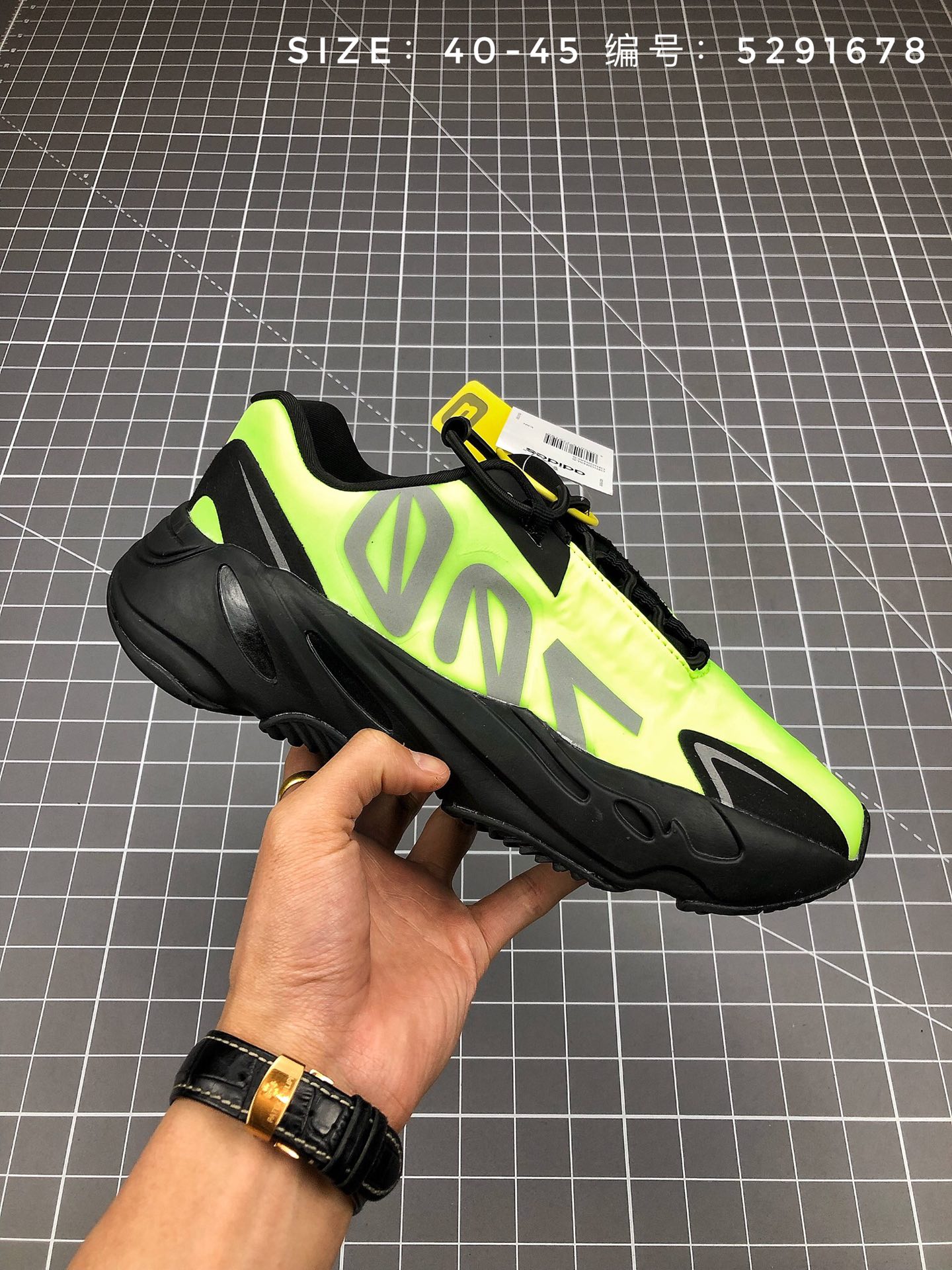 合图 155 阿迪达斯Adidas Yeezy 700 MNVN 侃爷上脚同款 炫目夜光效果 缓震Boost爆米花机能跑鞋