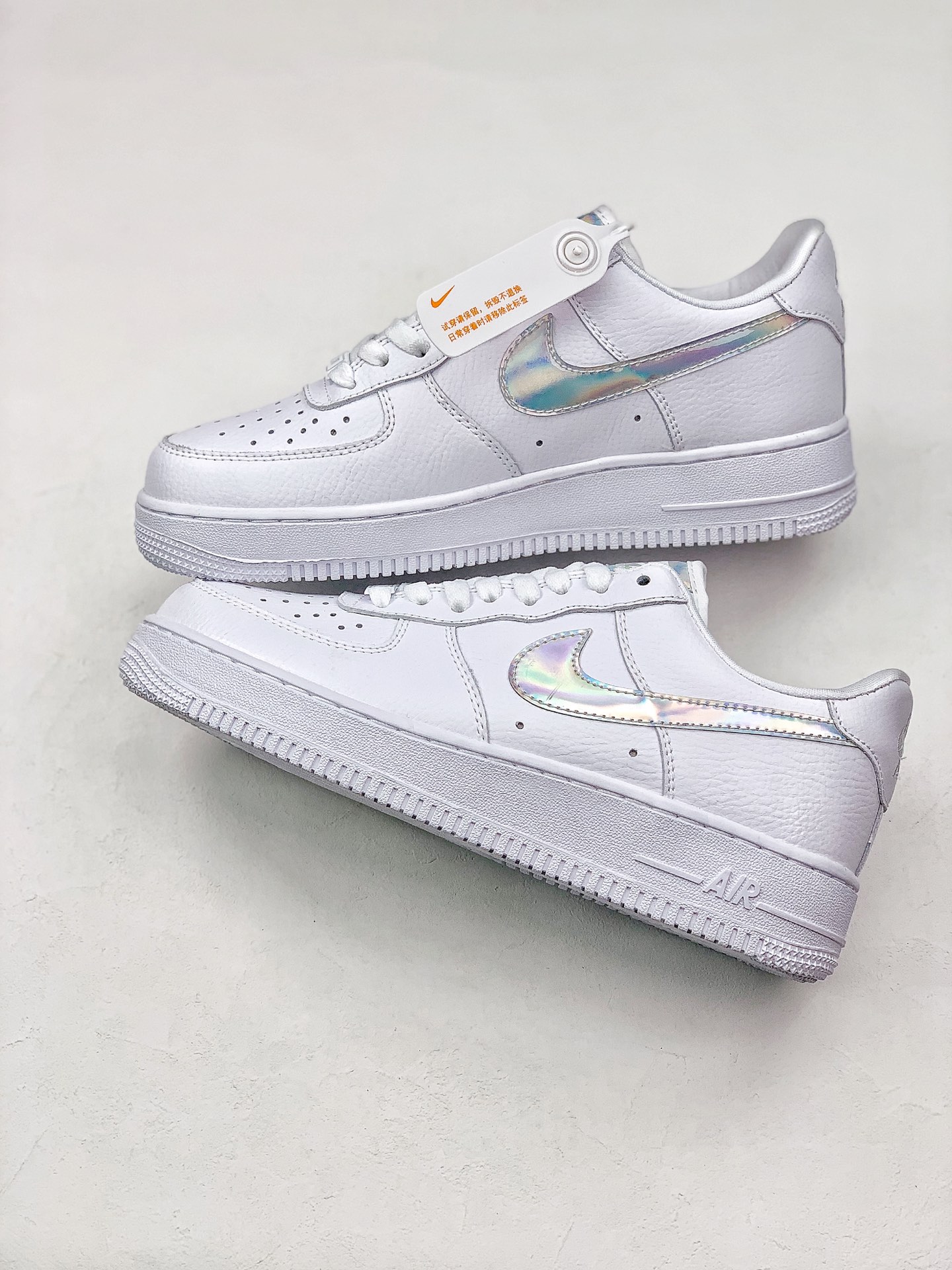 220 Nike Air Force 1 Low WMNS 镭射风格 又有一款全新配色官图曝光 CJ1646-100