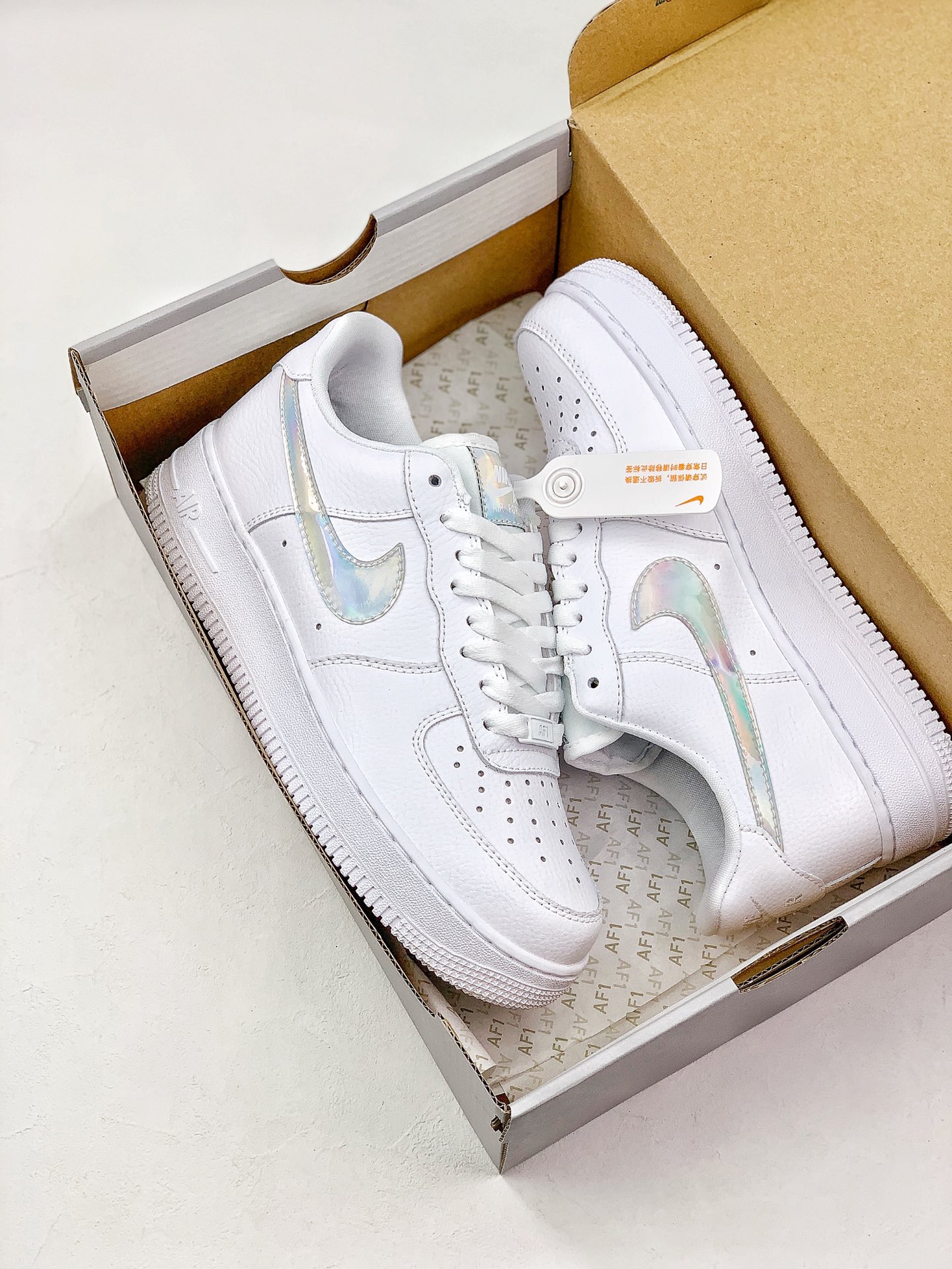 220 Nike Air Force 1 Low WMNS 镭射风格 又有一款全新配色官图曝光 CJ1646-100