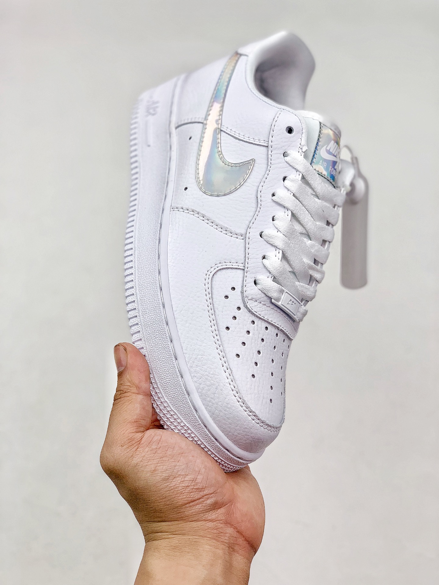 220 Nike Air Force 1 Low WMNS 镭射风格 又有一款全新配色官图曝光 CJ1646-100