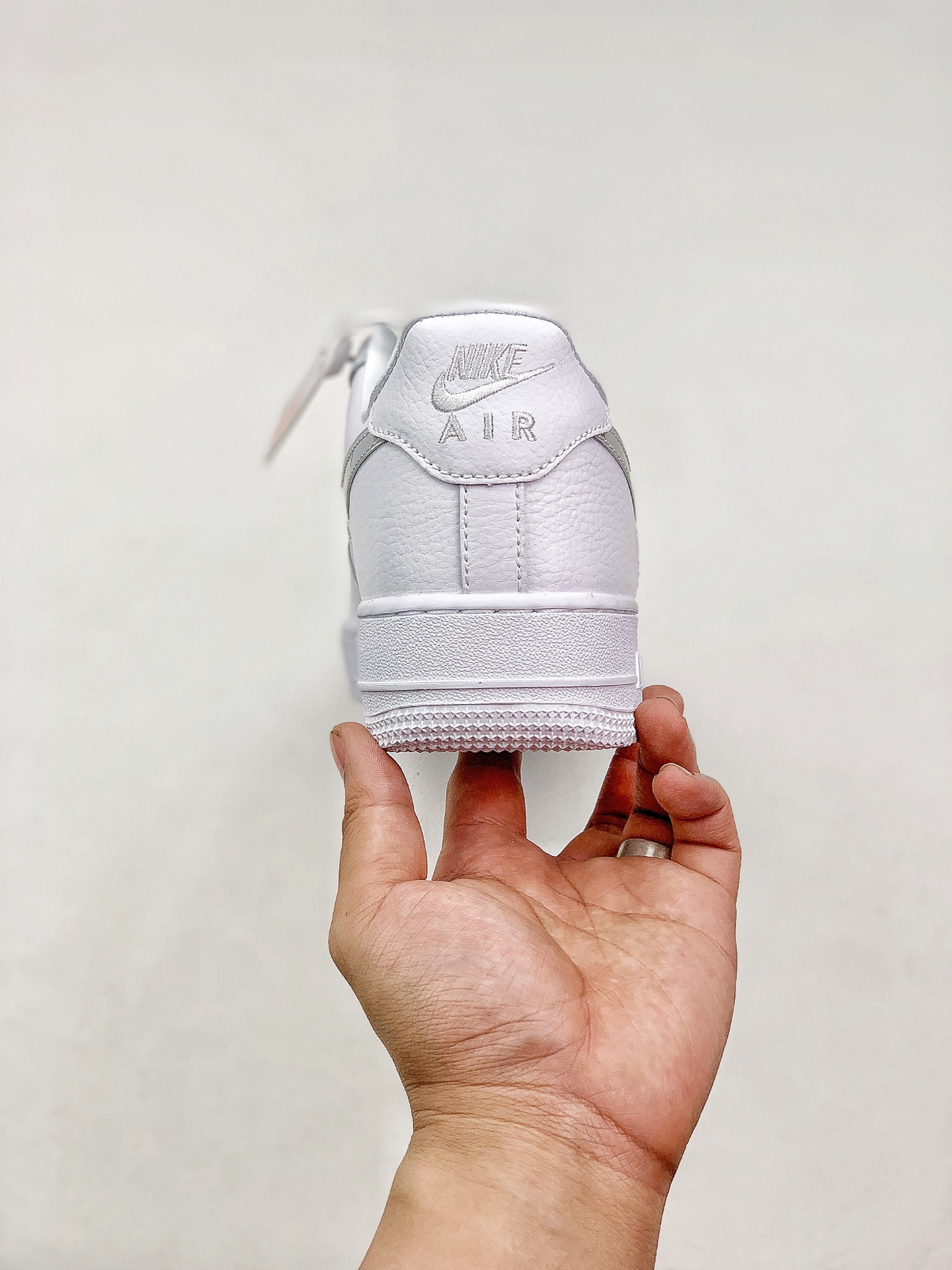 220 Nike Air Force 1 Low WMNS 镭射风格 又有一款全新配色官图曝光 CJ1646-100