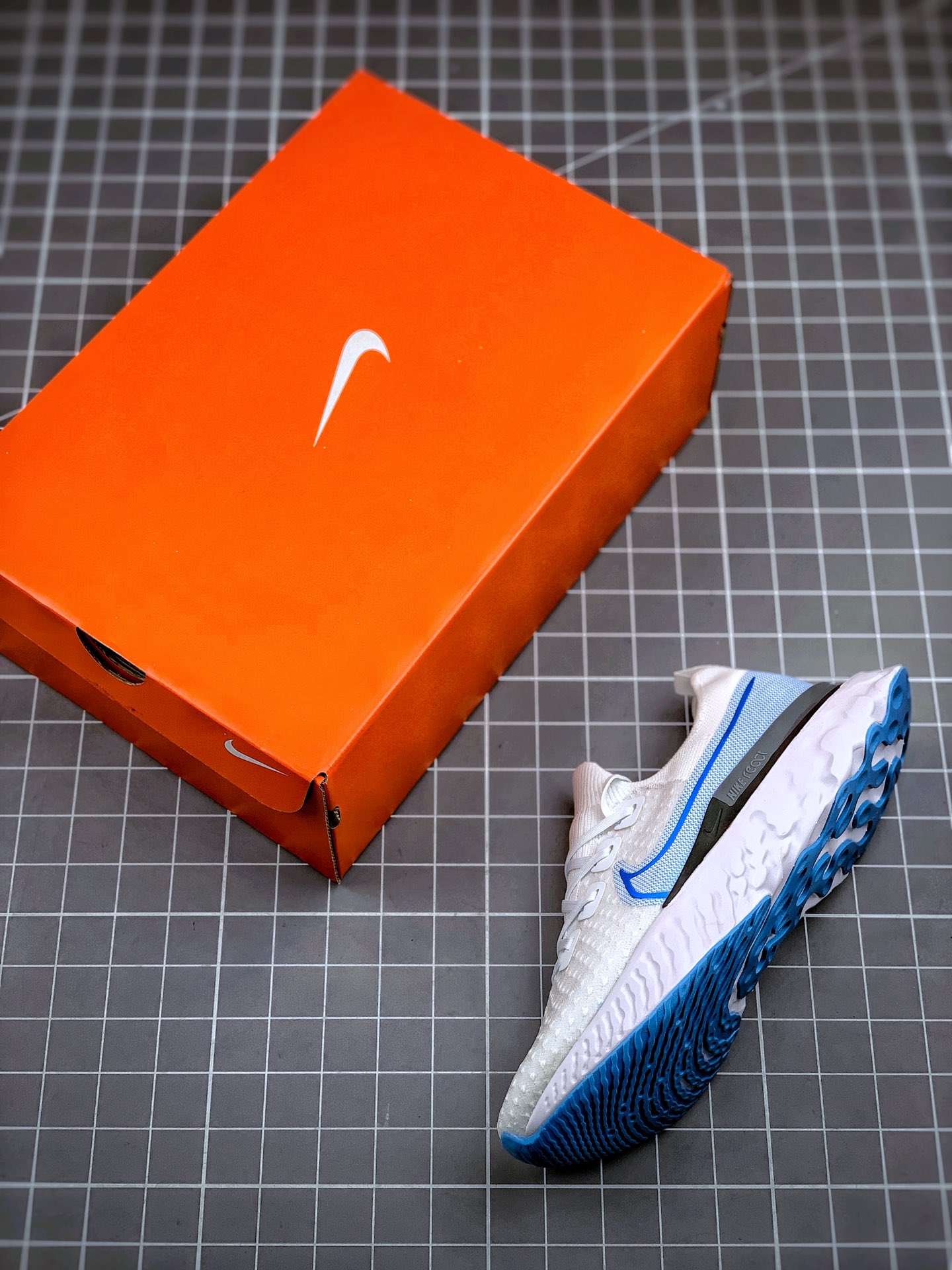 190 Nike Epic React Flyknit 白蓝 瑞亚全新跑步鞋系列  CD4371-101