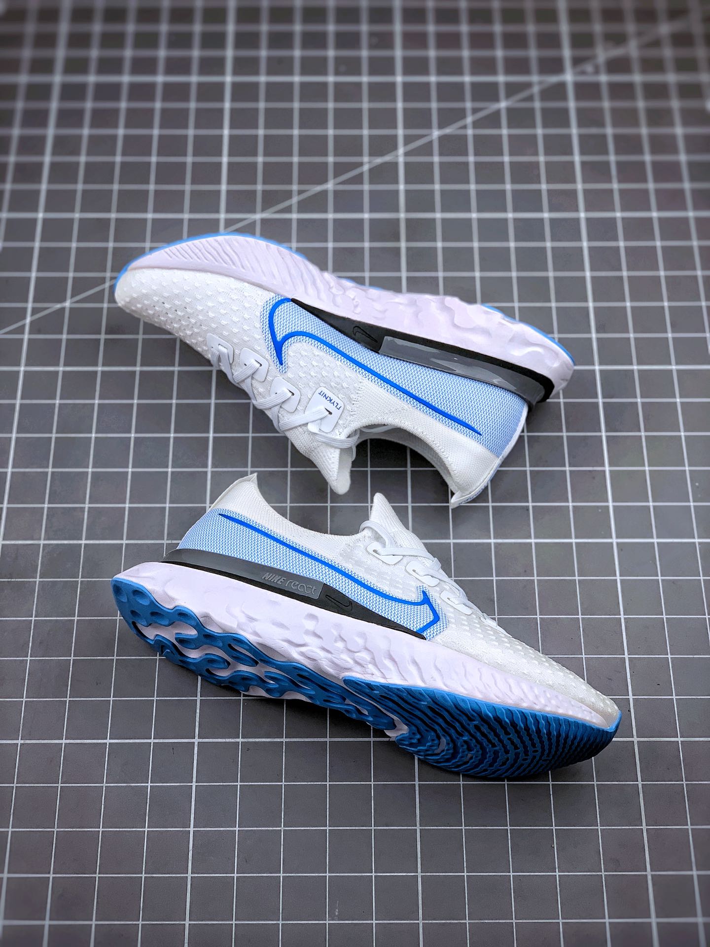190 Nike Epic React Flyknit 白蓝 瑞亚全新跑步鞋系列  CD4371-101
