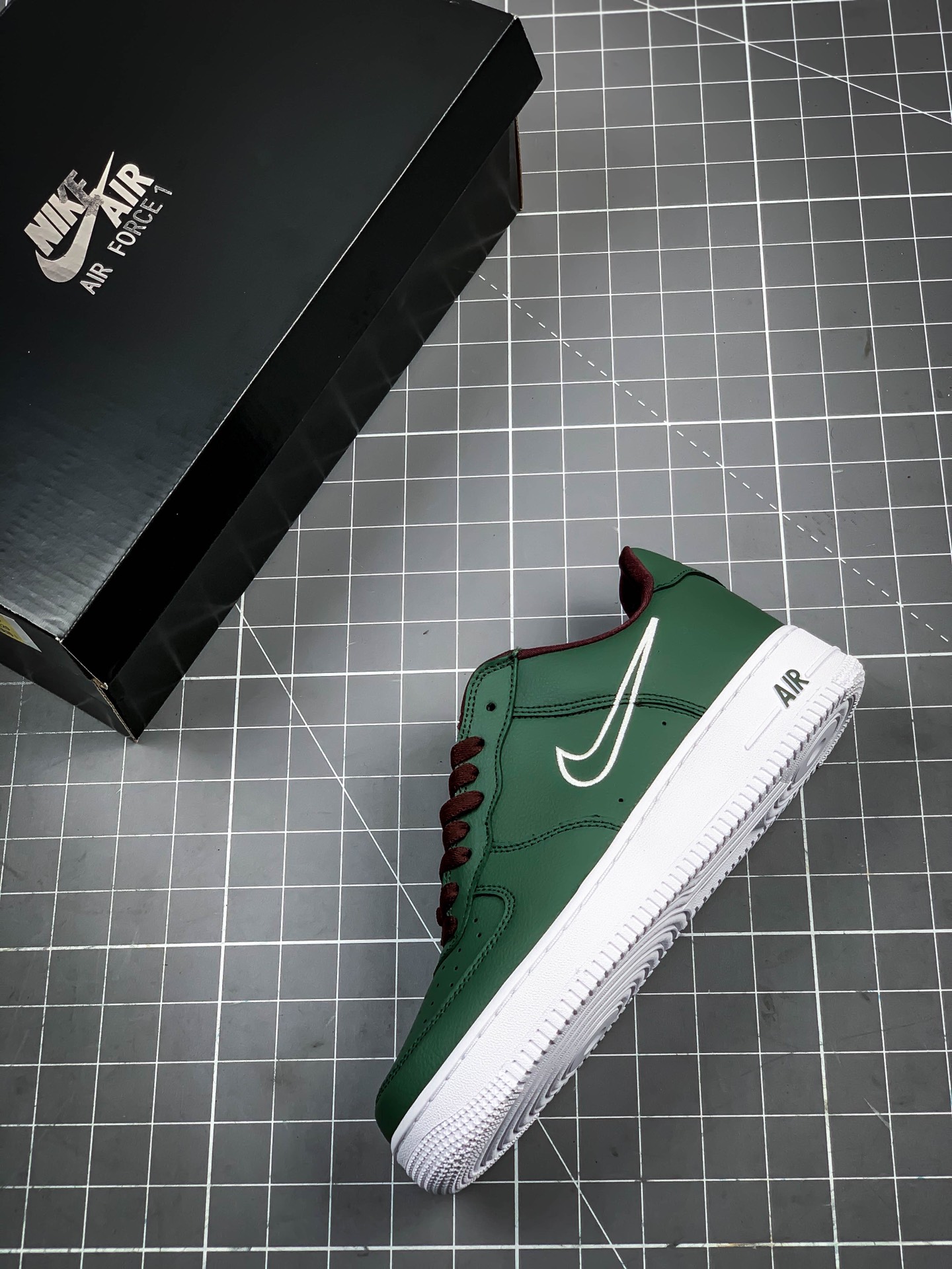 独立订单  p240 Air Force 1 “Hong Kong” 香港空军一号低帮 845053-300