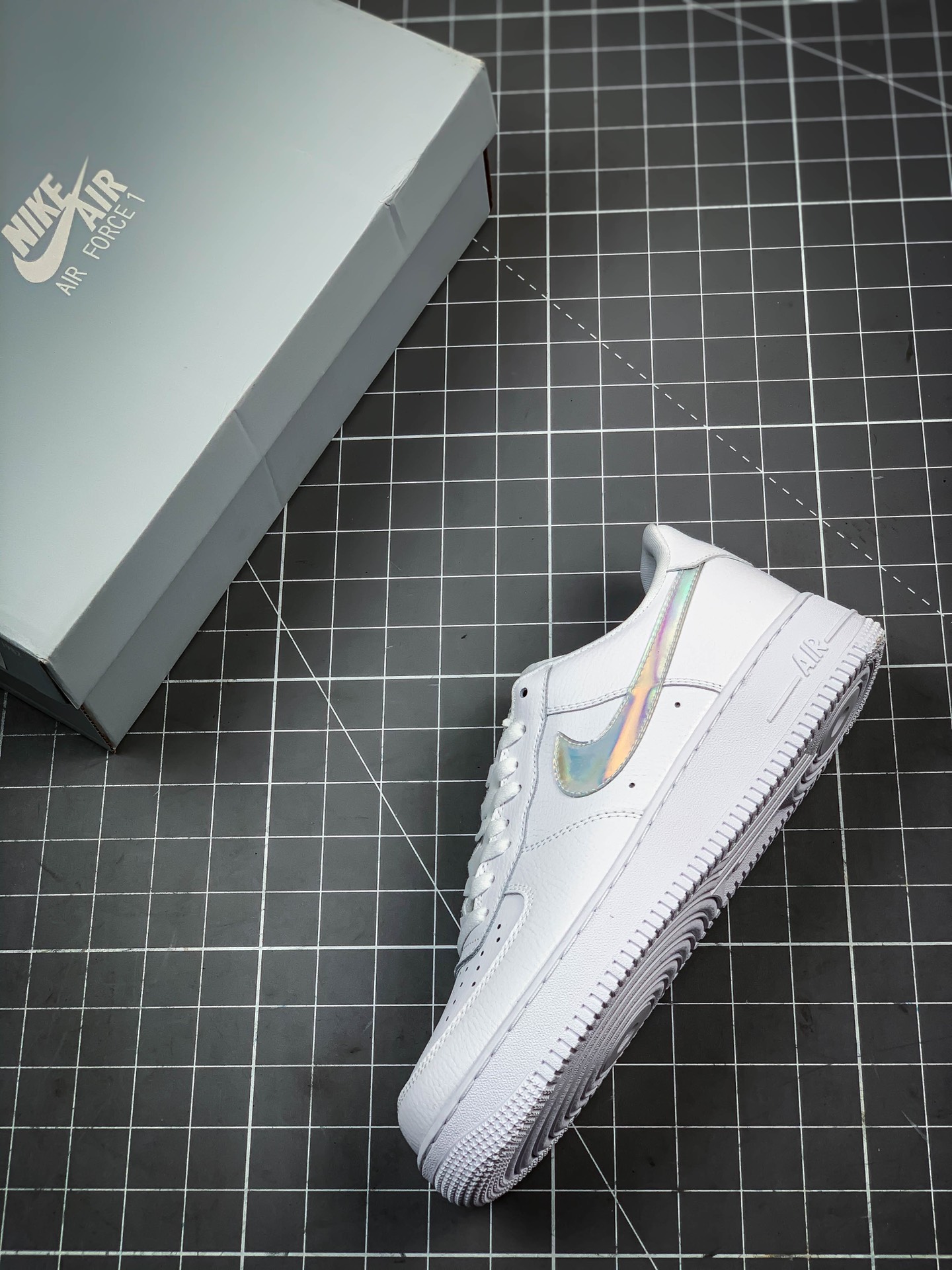 220 公司级 原装 层头 皮革耐克 Nike Air Force 1 Low 白镭射 空军一号低帮百 休搭 闲运 板动 鞋CJ1646-100