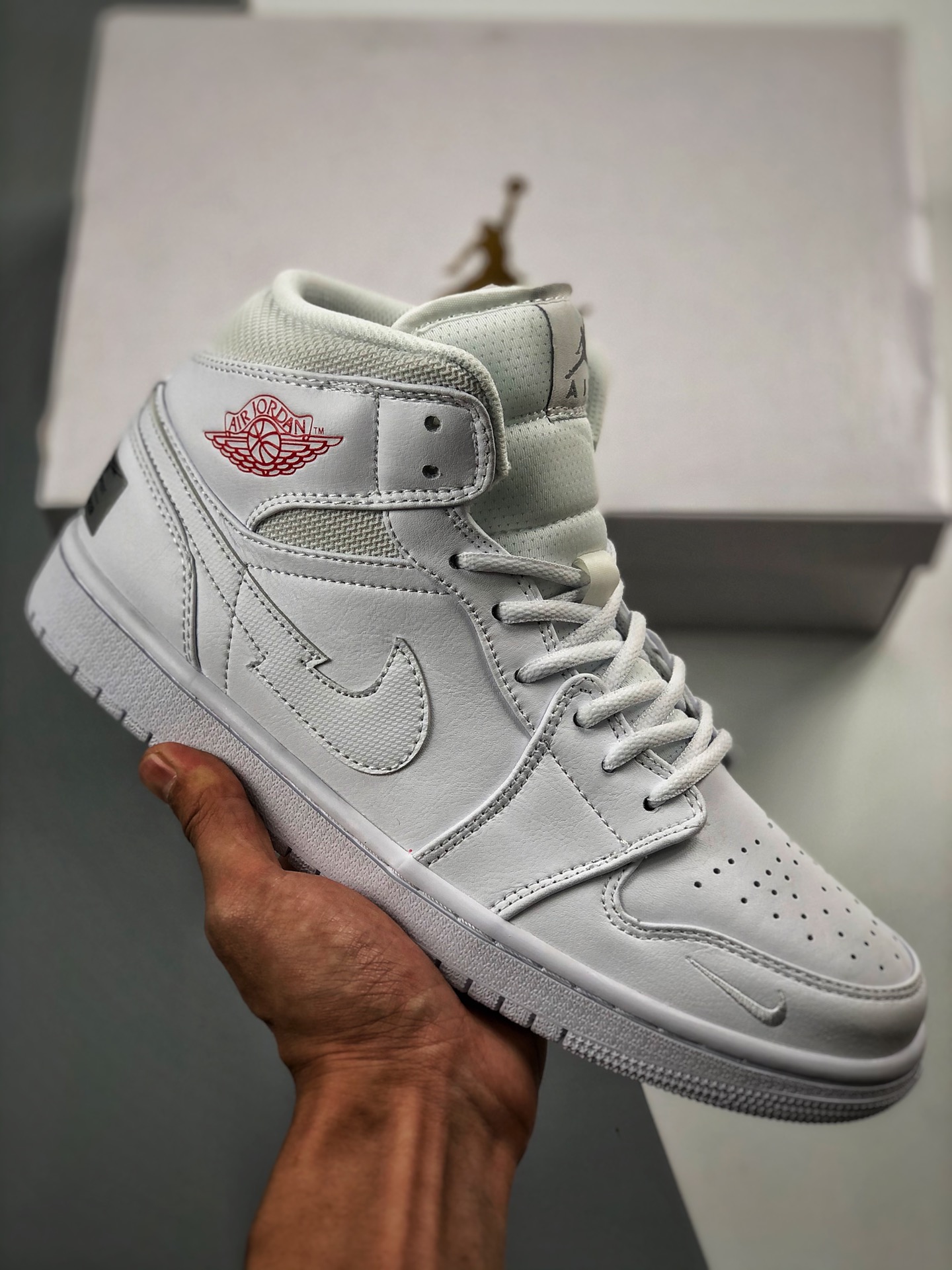Apoyo contra reembolso Air Jordan 1 Mid swoosh de rayo, Nike, gira 2020, serie swoosh de rayo, sin zapato ori…