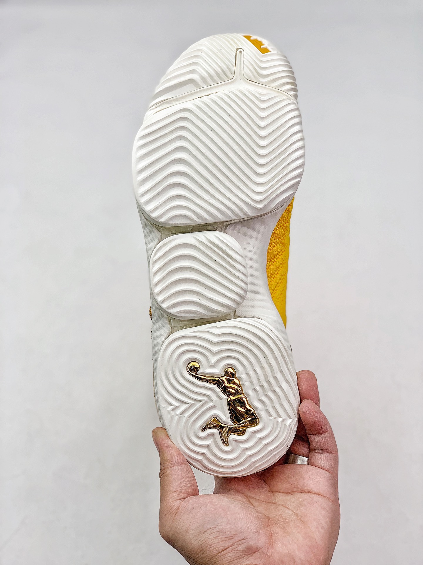 特价 190 Nike Lebron XVI EP 詹姆斯 纯原最高工艺  纯原配色 Nike Lebron XVI EP