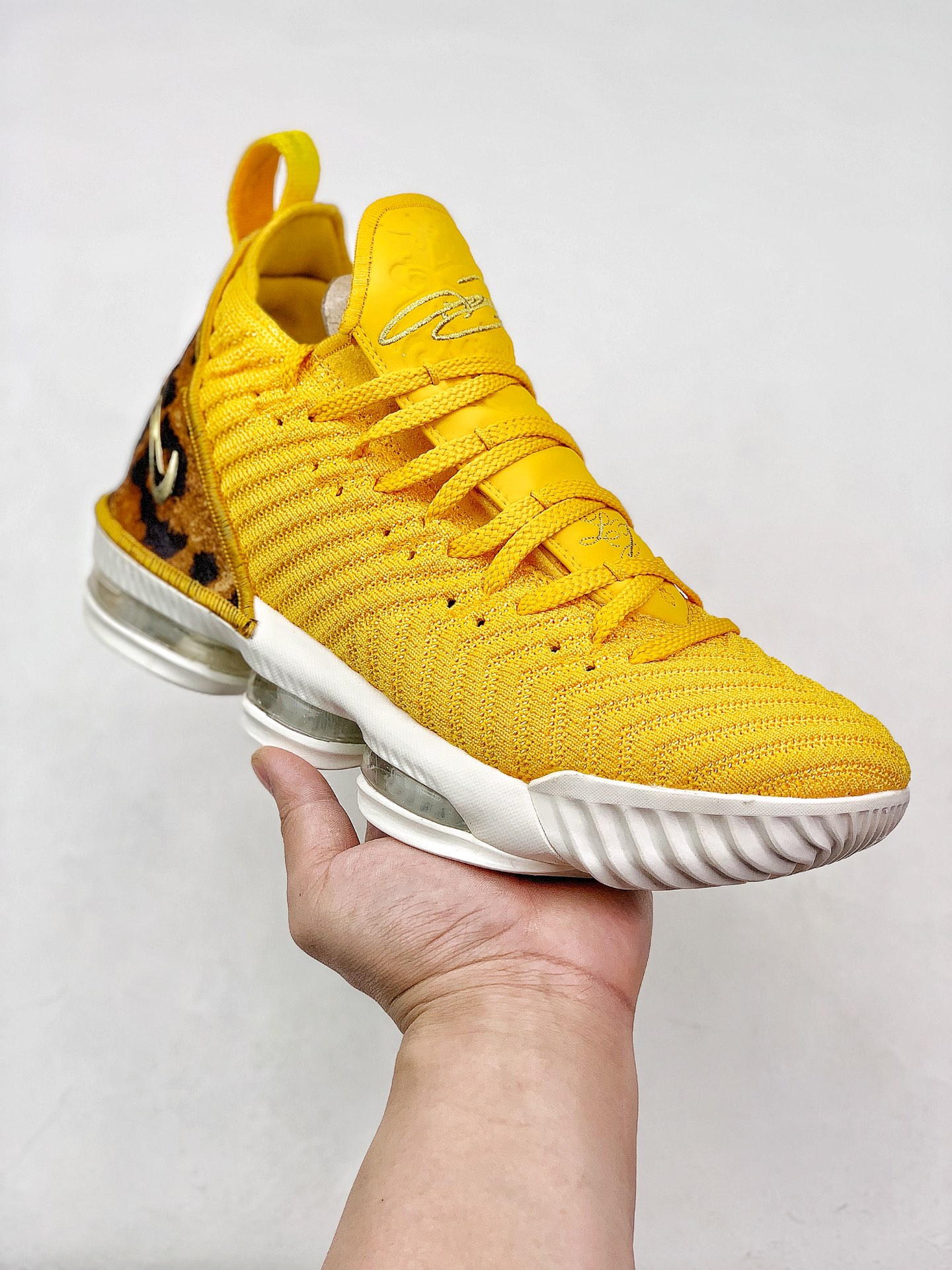 特价 190 Nike Lebron XVI EP 詹姆斯 纯原最高工艺  纯原配色 Nike Lebron XVI EP