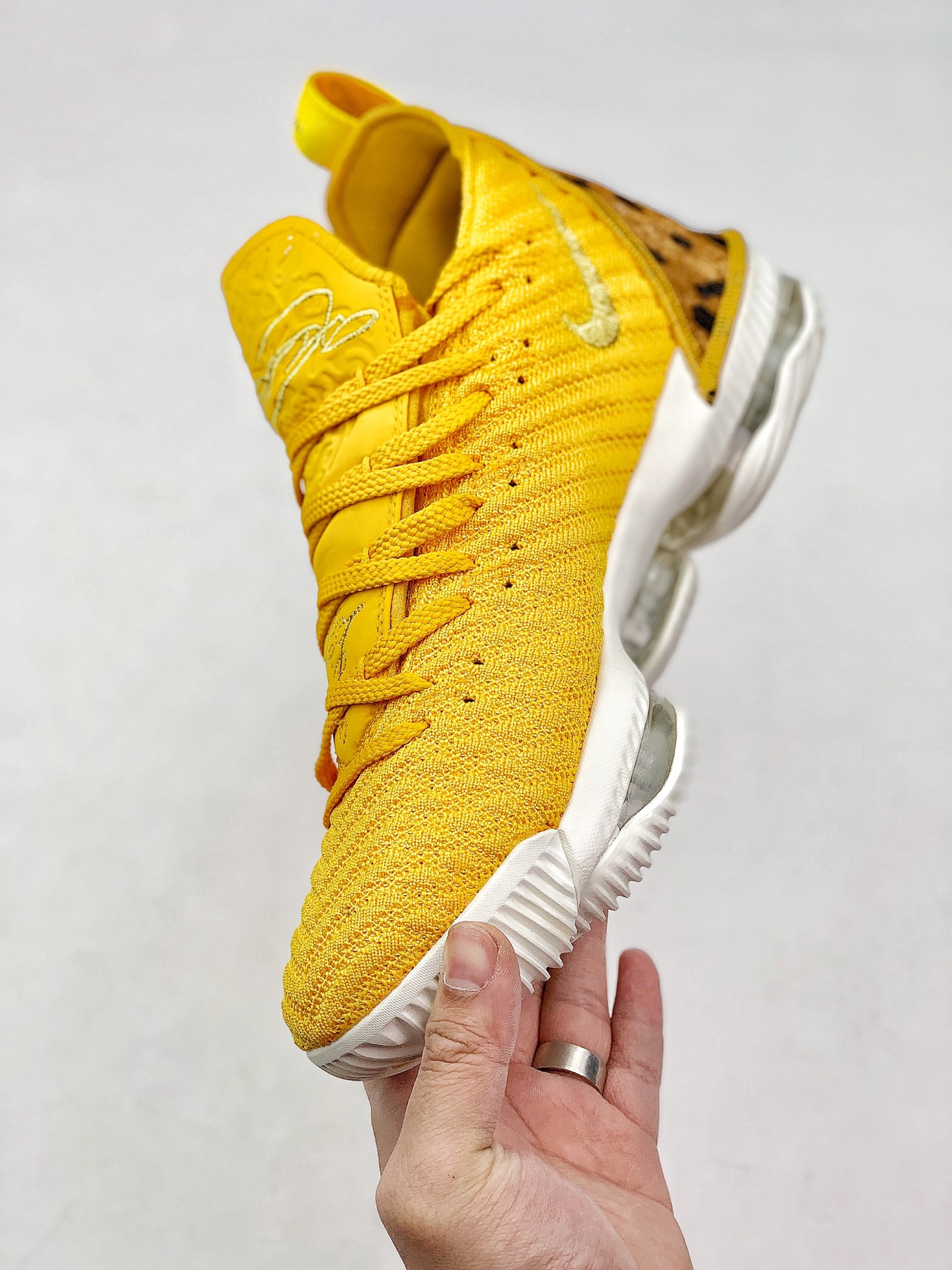 特价 190 Nike Lebron XVI EP 詹姆斯 纯原最高工艺  纯原配色 Nike Lebron XVI EP