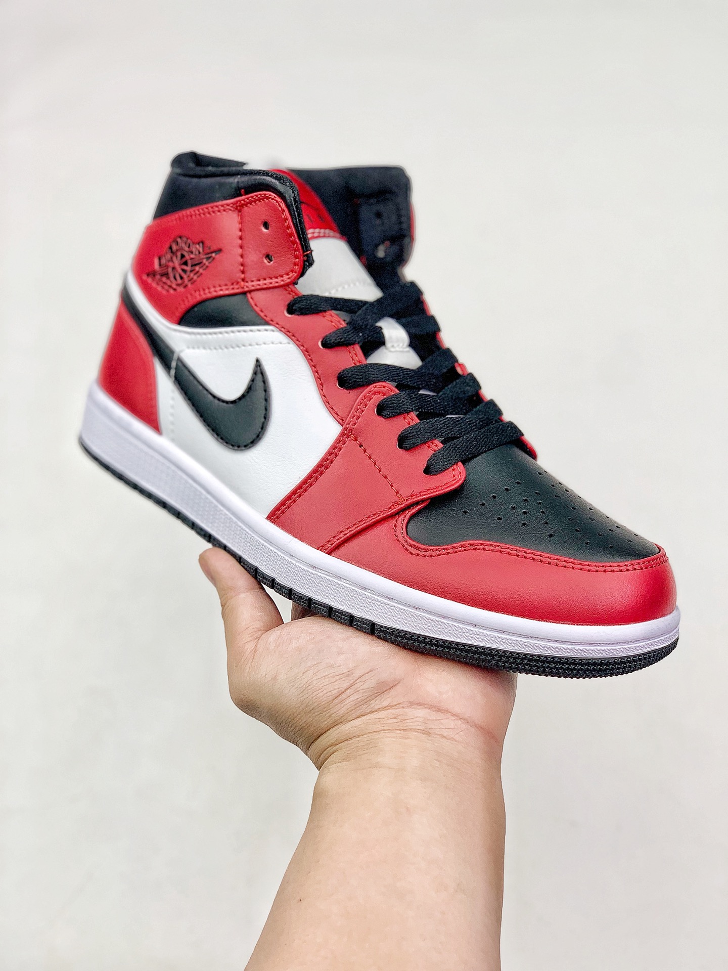 260 Air Jordan 1 Mid 全新配色  554724-069