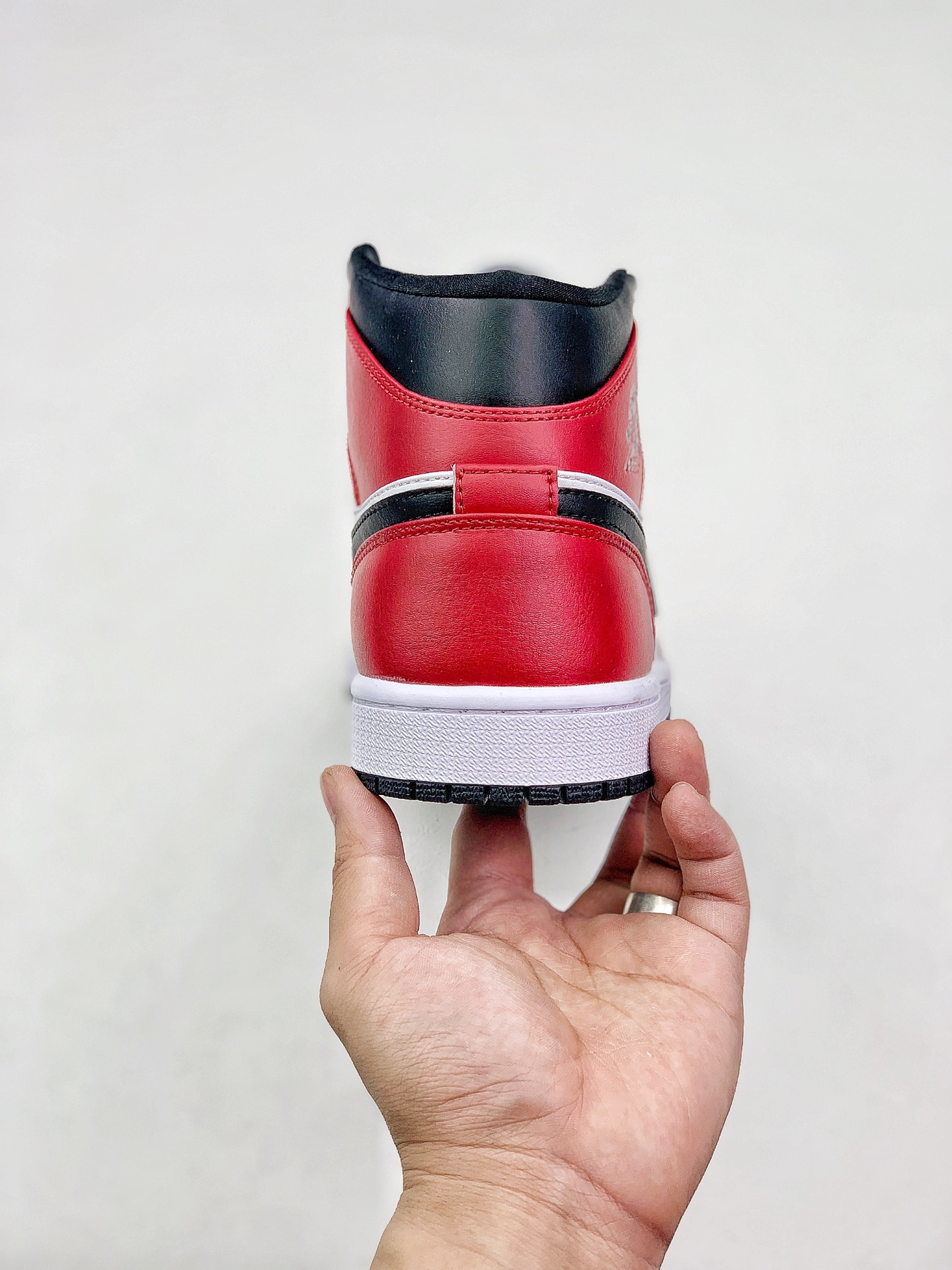 260 Air Jordan 1 Mid 全新配色  554724-069