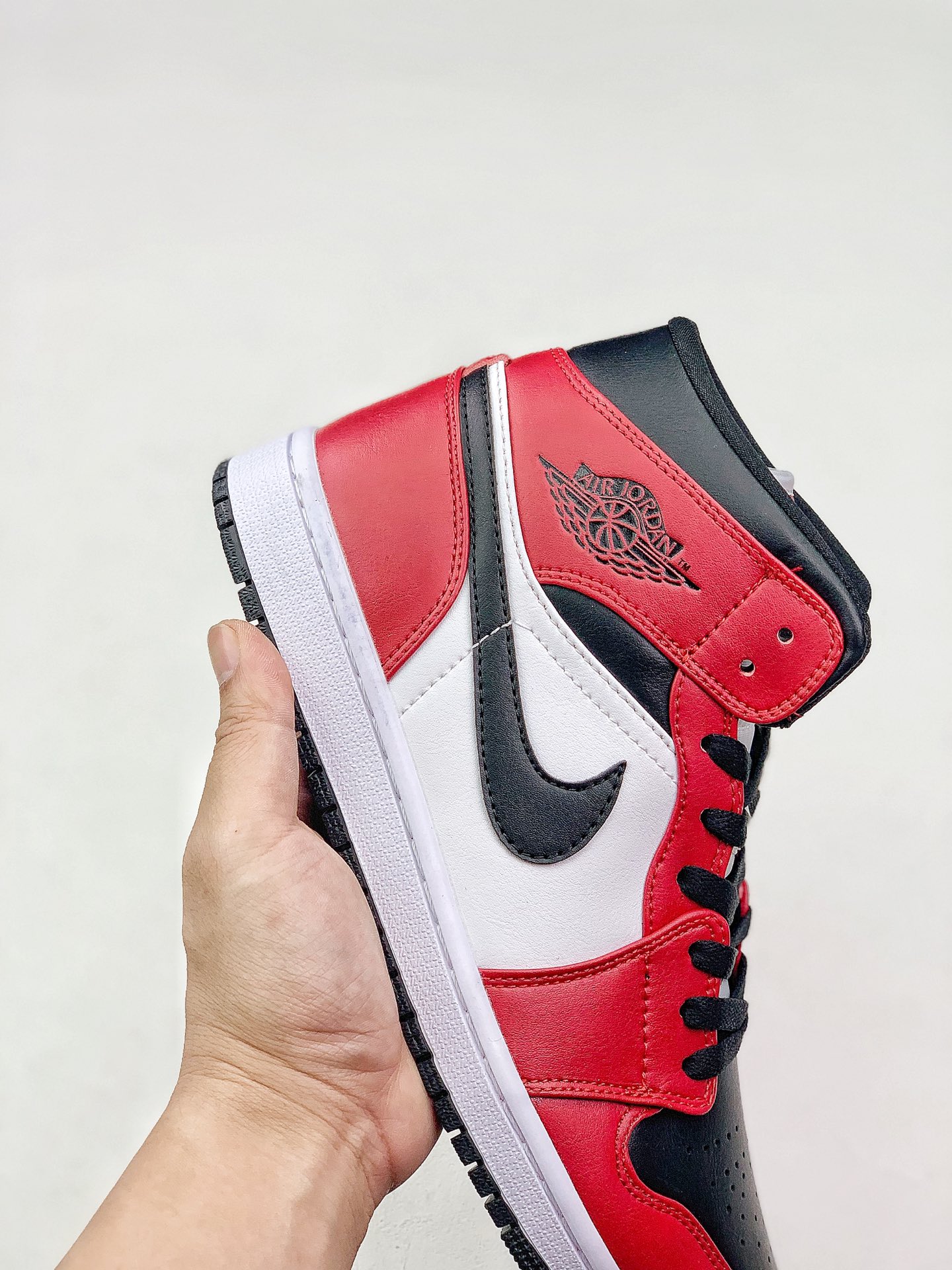 260 Air Jordan 1 Mid 全新配色  554724-069