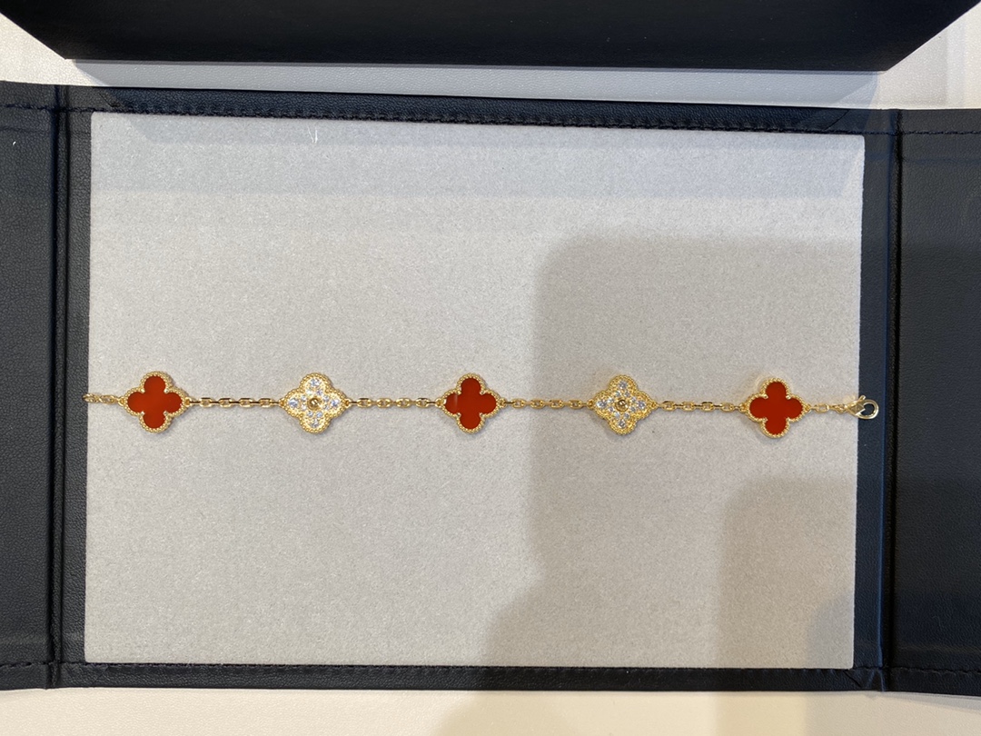 Five-Motif Carnelian and Diamond Bracelet - Comprehensive 2