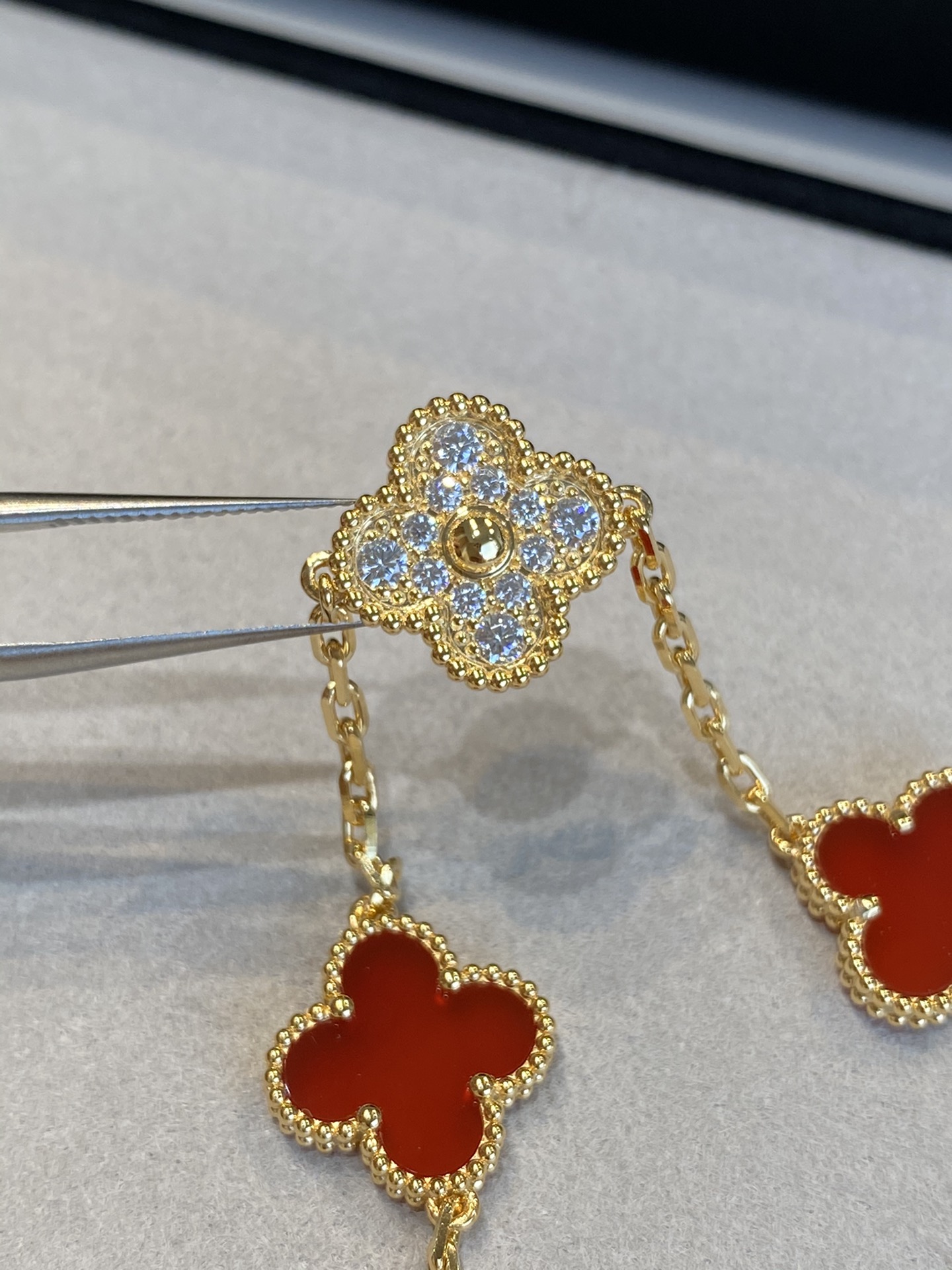 Five-Motif Carnelian and Diamond Bracelet - Comprehensive 9
