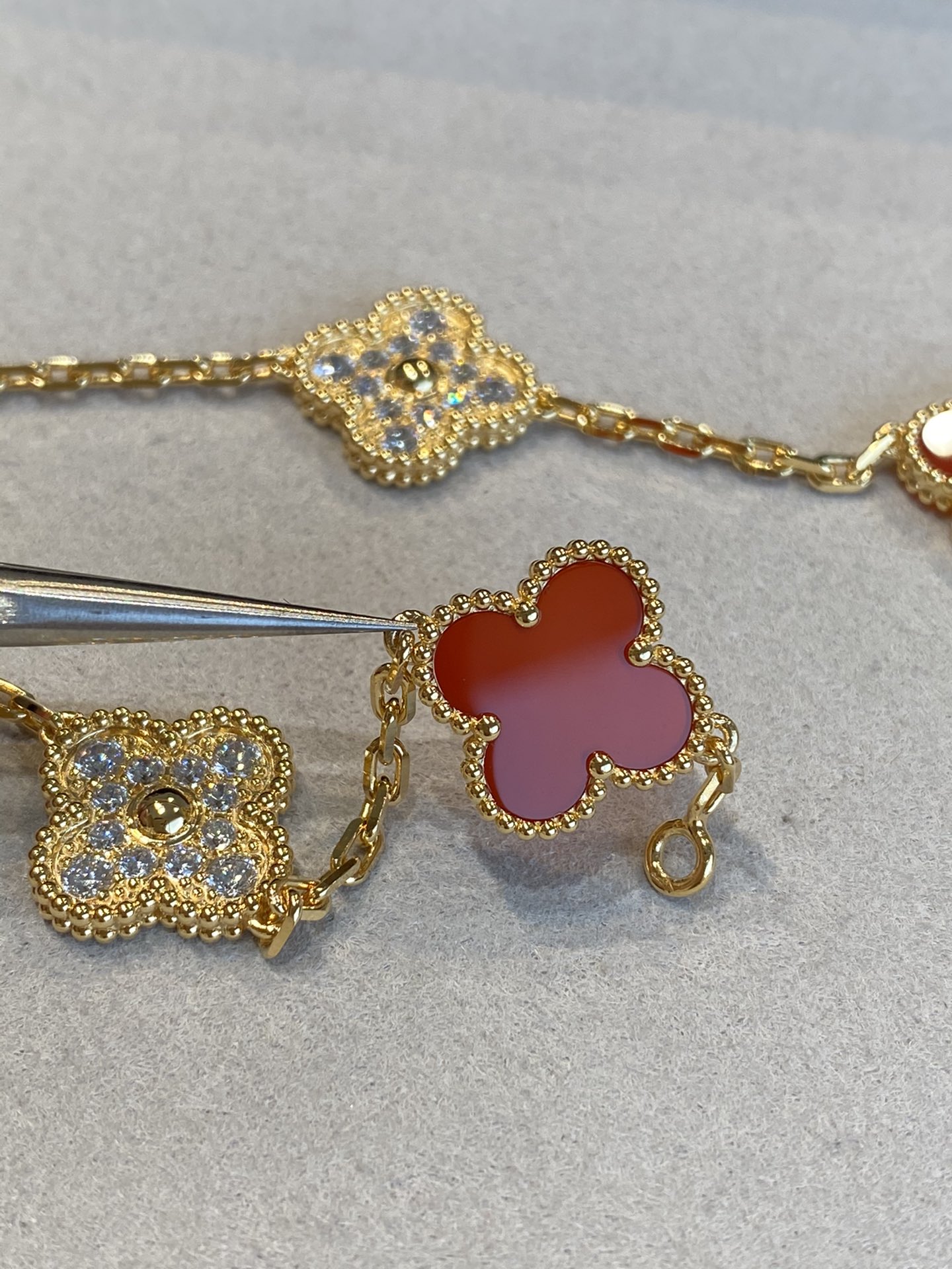 Five-Motif Carnelian and Diamond Bracelet - Comprehensive 8