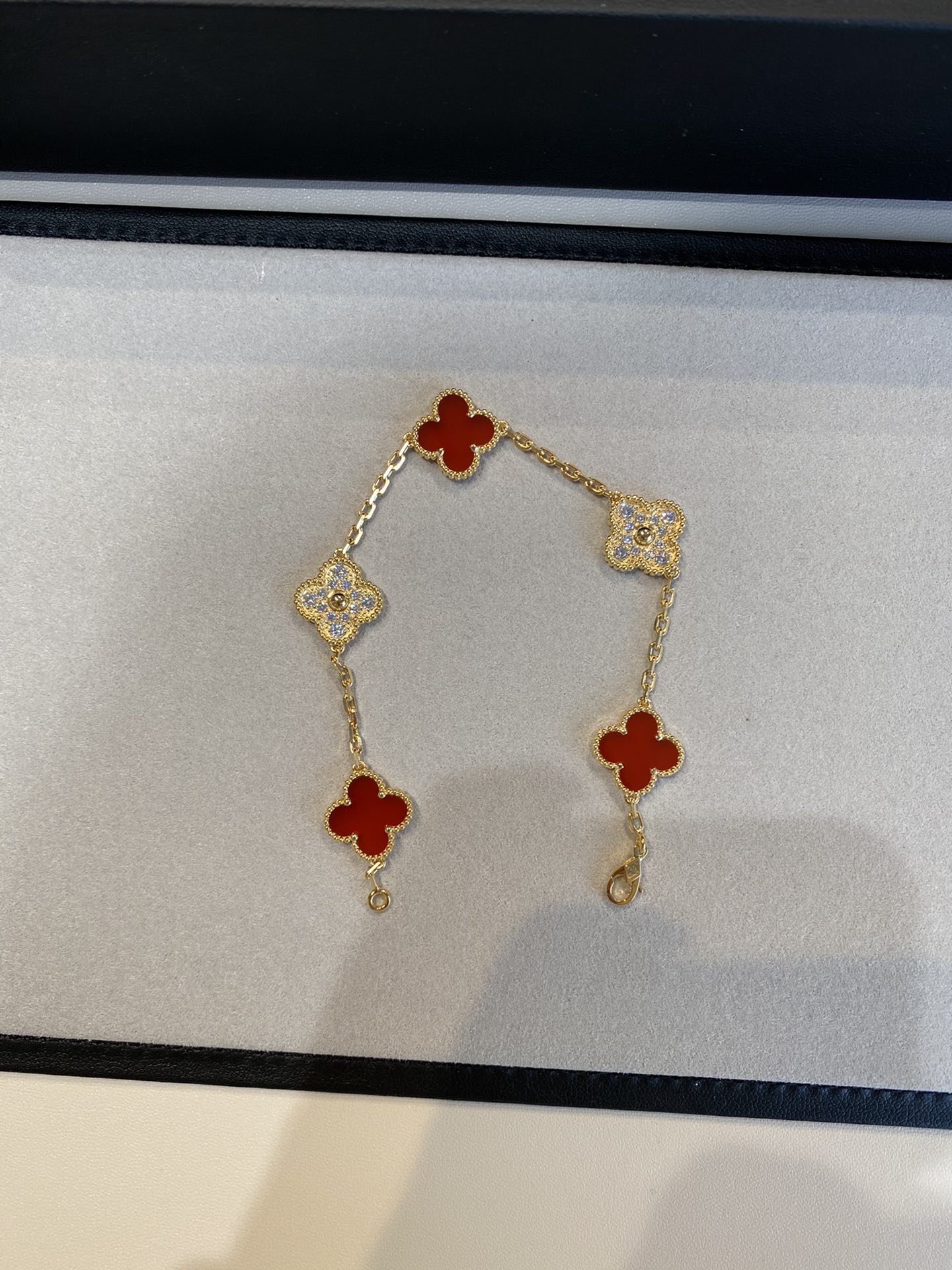 Five-Motif Carnelian and Diamond Bracelet - Comprehensive 3