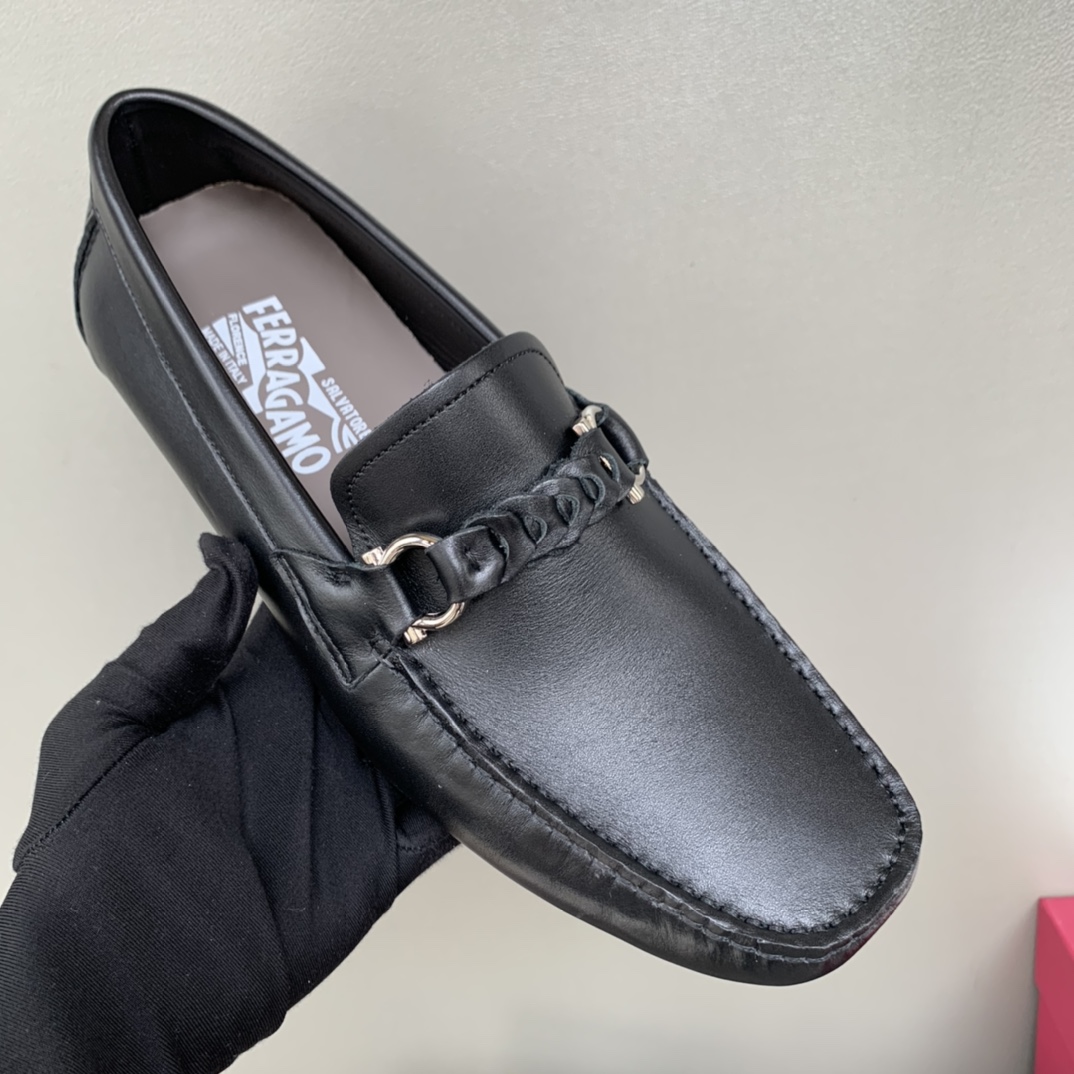 NO:354193,[Strong] [Strong] [Strong] Original single quality New counter model Ferragamo ferragamo pure hand-made driving men's shoes Doudou shoes footwear lazy shoes, exquisite hand-stitching, workmanship details comparable to those of the counter Original rubber sole Imported from Italy Niujing Water-dyed cowhide, sweat-absorbing and odorproof royal blue dark gray brown black cowhide 39-44 large quantity stock (38,45 custom made no return or exchange), ferragamo, ferragamo, cowhide19860909批[强][强][强]原单品质 专柜新款 菲拉格慕ferragamo 纯手工开车男鞋 豆豆鞋 套脚鞋 懒人鞋 ,精致手工缝线 做工细节堪比专柜 原版橡胶大底 意大利进口牛京 水染牛皮里 吸汗防臭 宝蓝色 深灰色 棕色 黑色牛皮 39-44大量现货（38,45定做不退换）,,ferragamo,ferragamo,cowhide,Men's shoes