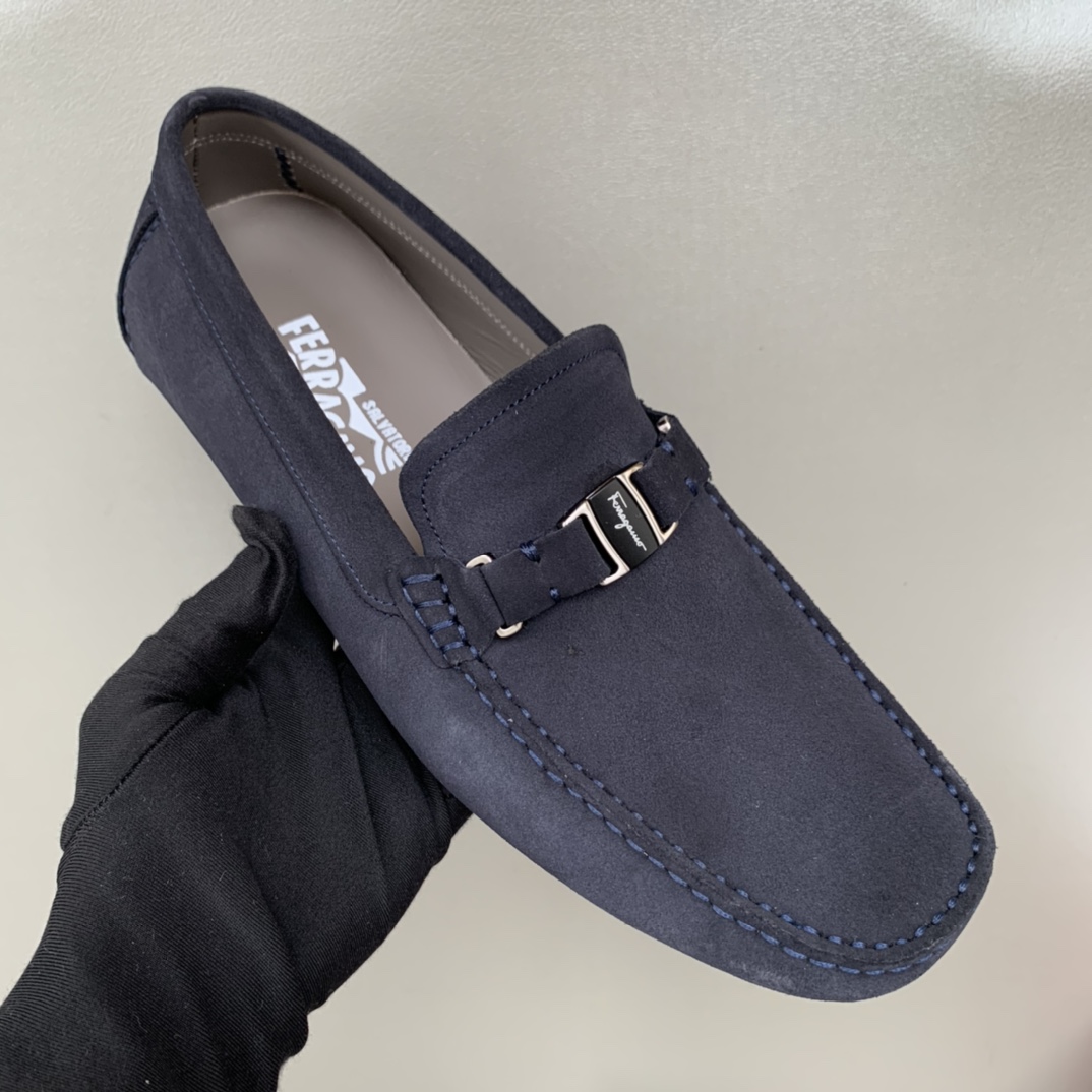 NO:354211,[Strong] [Strong] [Strong] Original quality New counter model Ferragamo ferragamo pure hand-made driving men's shoes Doudou shoes footwear lazy shoes, exquisite hand-stitching, workmanship details comparable to those of the counter Original rubber sole Imported from Italy Niujing Water-dyed cowhide, sweat-absorbing and odorproof Military green Dark gray Royal blue 39-44 large amount of spot (38,45 customized non-return and exchange), ferragamo, ferragamo, cowhide19860909批[强][强][强]原单品质 专柜新款 菲拉格慕ferragamo 纯手工开车男鞋 豆豆鞋 套脚鞋 懒人鞋 ,精致手工缝线 做工细节堪比专柜 原版橡胶大底 意大利进口牛京 水染牛皮里 吸汗防臭 军绿色 深灰色 宝蓝色 39-44大量现货（38,45定做不退换）,,ferragamo,ferragamo,cowhide,Men's shoes